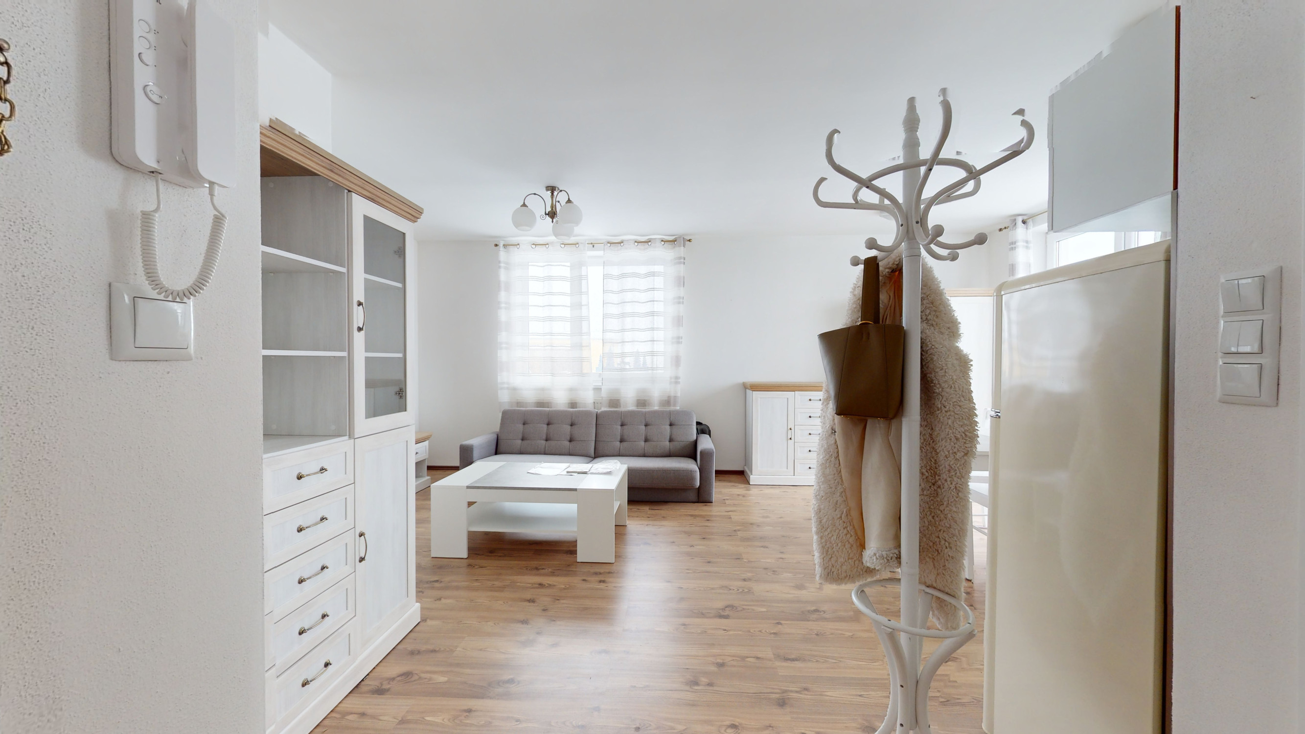 🛋️ Na prenájom: Útulný 1,5-izbový byt s balkónom a 2 parkovacími miestami - Biely Kostol