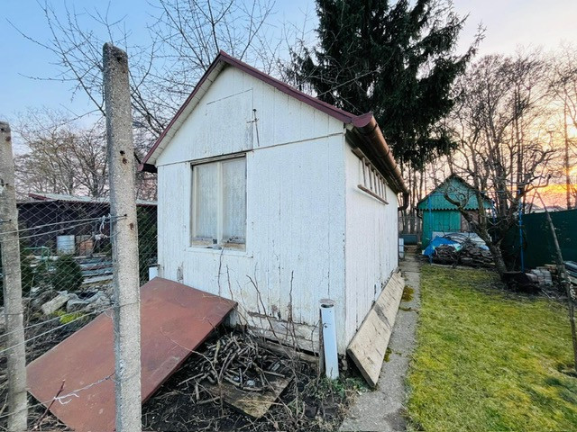 NA PREDAJ: Priestranná záhrada s chatkami – obľúbená záhradkárska lokalita Kamenný mlyn, Trnava