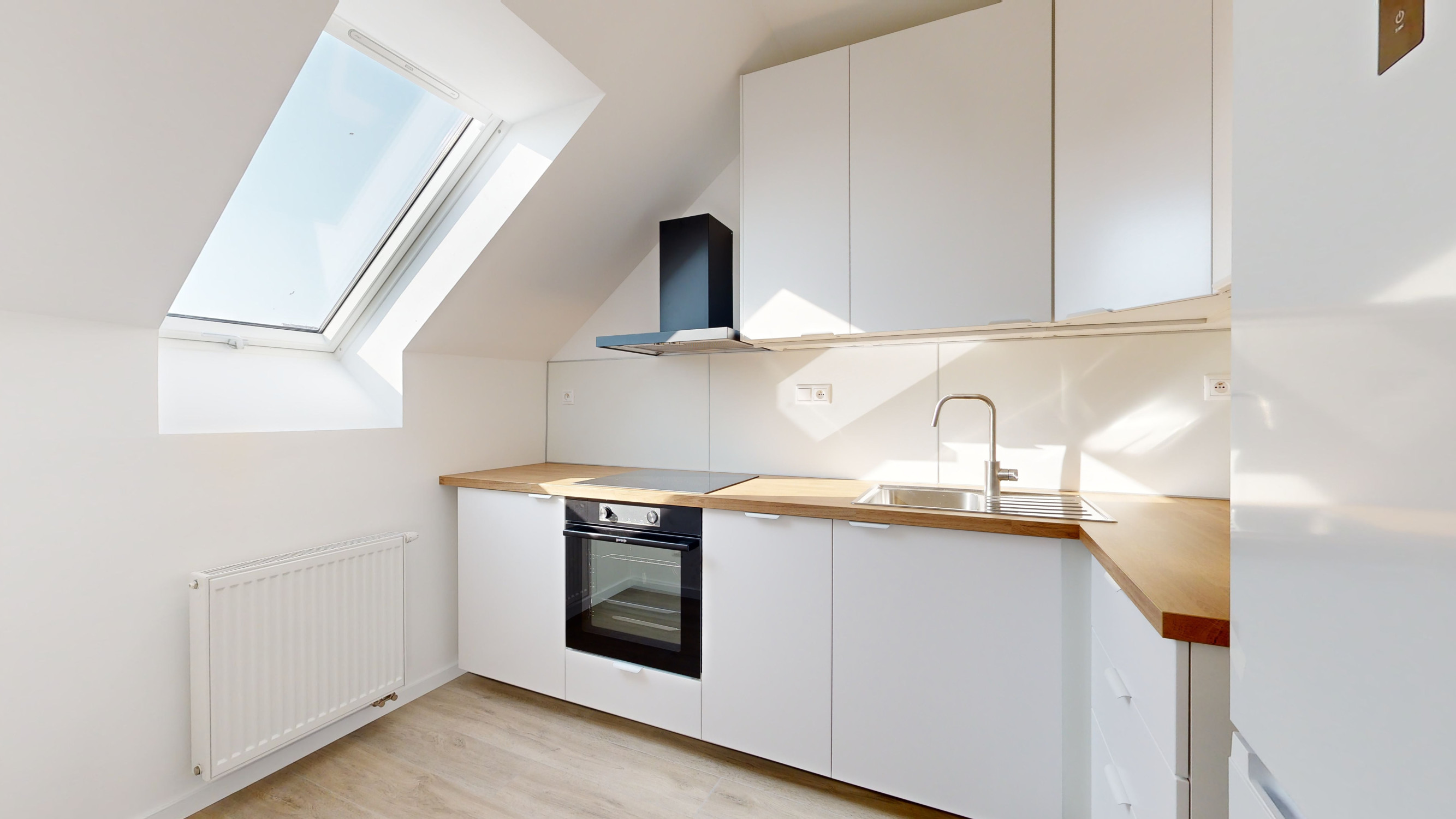 PRENÁJOM / 1-izbový byt so spacím kútom a parkovacím miestom