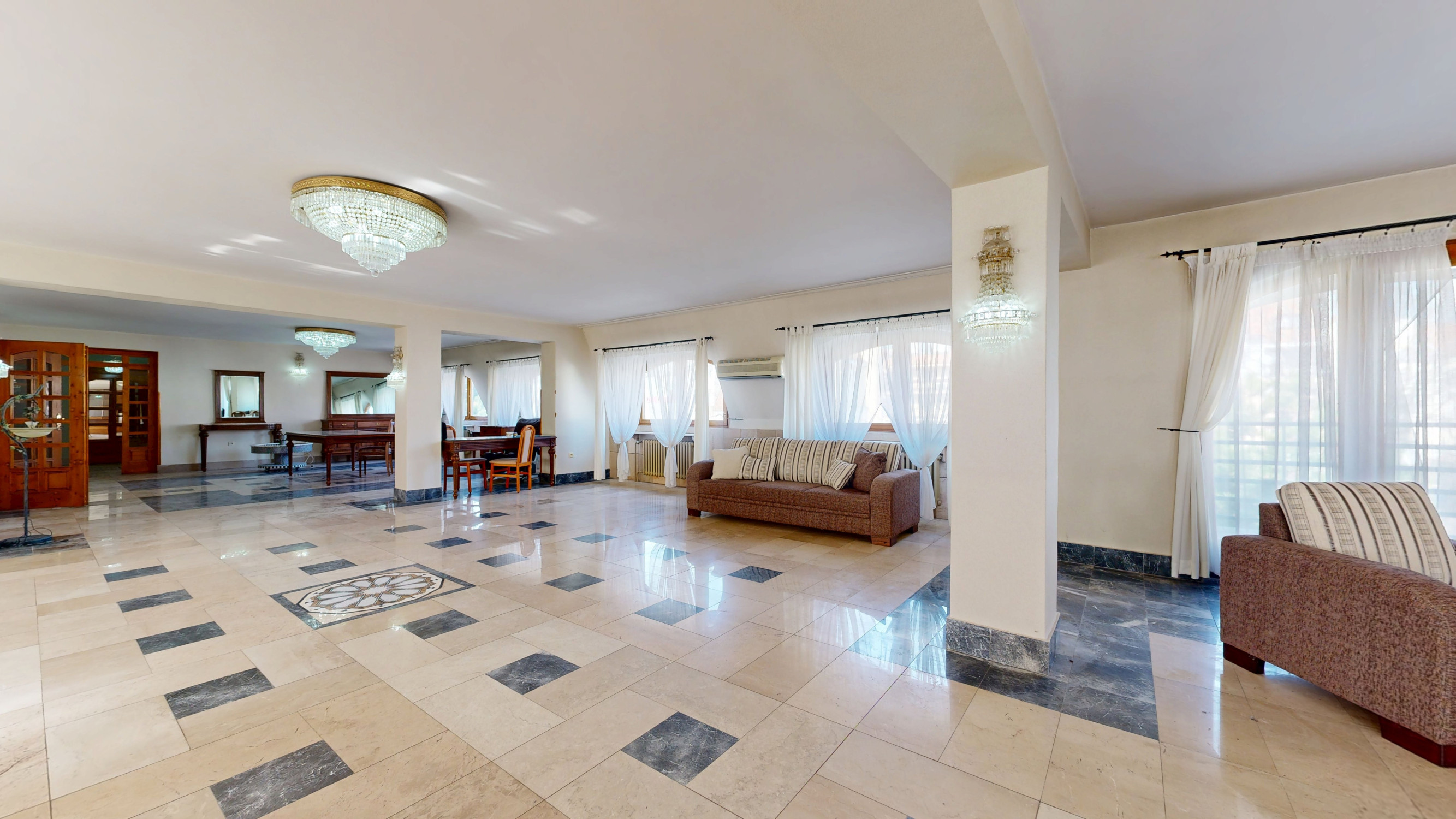 PREDAJ | Exkluzívna nehnuteľnosť v centre mesta Trnava – byt v podkroví s výnimočnou výmerou