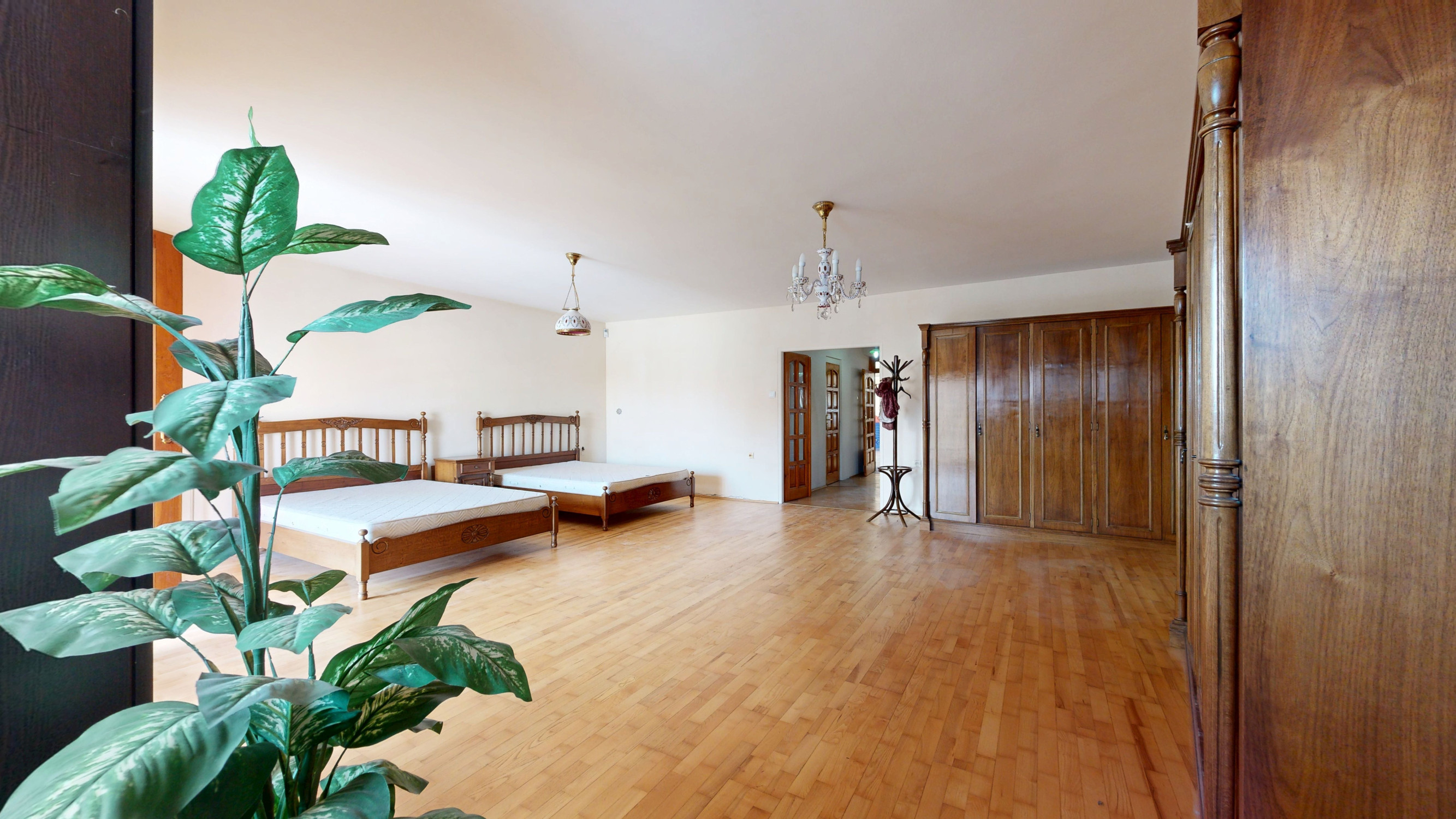 PREDAJ | Exkluzívna nehnuteľnosť v centre mesta Trnava – byt v podkroví s výnimočnou výmerou