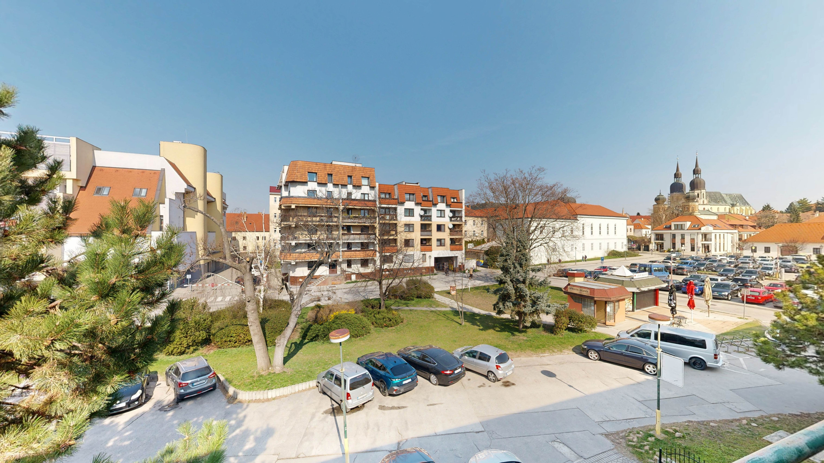 PREDAJ | Exkluzívna nehnuteľnosť v centre mesta Trnava – byt v podkroví s výnimočnou výmerou