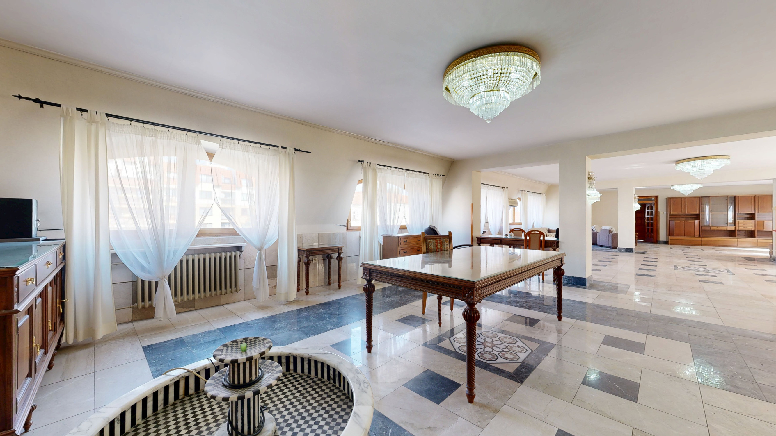 PREDAJ | Exkluzívna nehnuteľnosť v centre mesta Trnava – byt v podkroví s výnimočnou výmerou