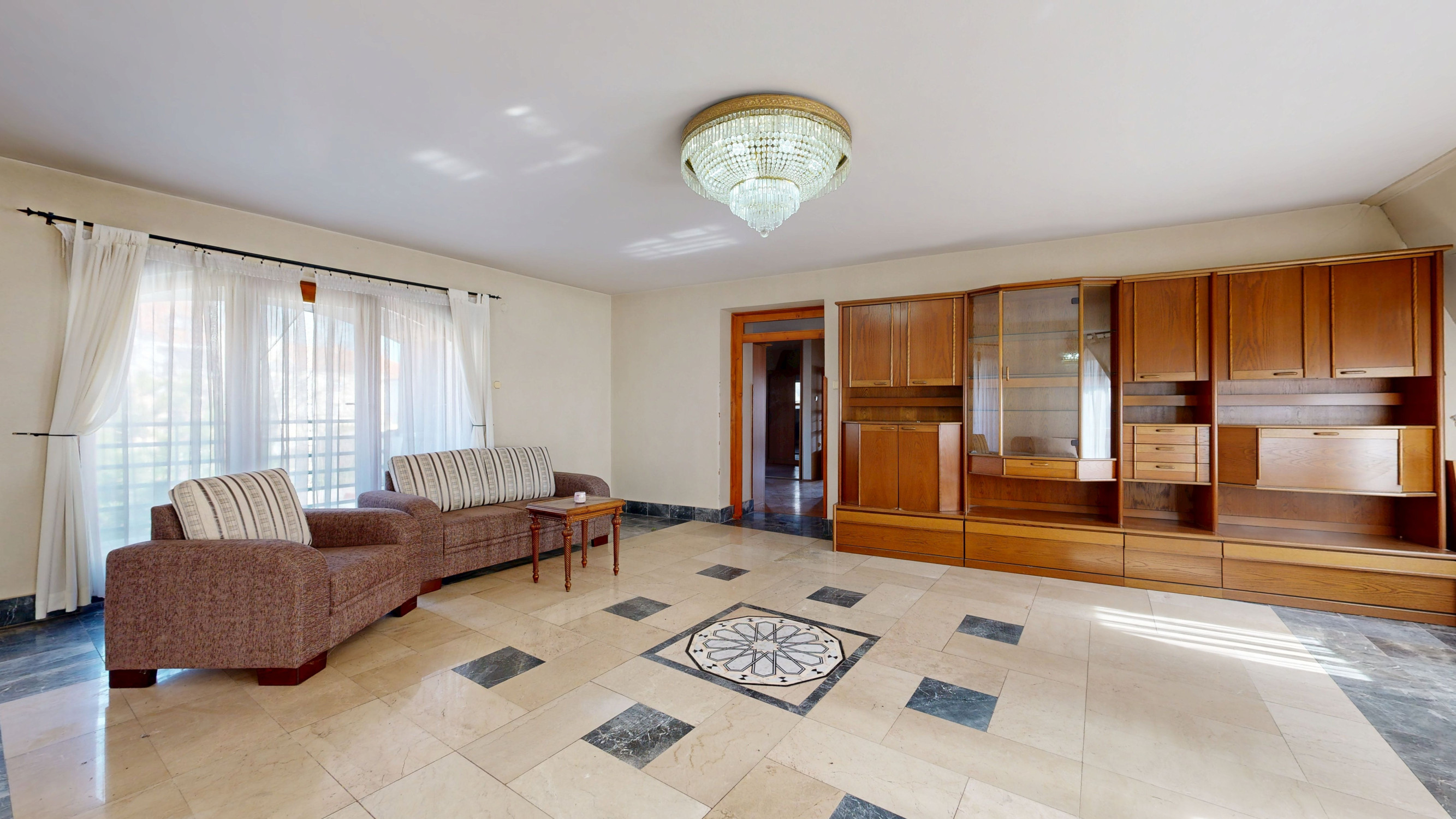 PREDAJ | Exkluzívna nehnuteľnosť v centre mesta Trnava – byt v podkroví s výnimočnou výmerou