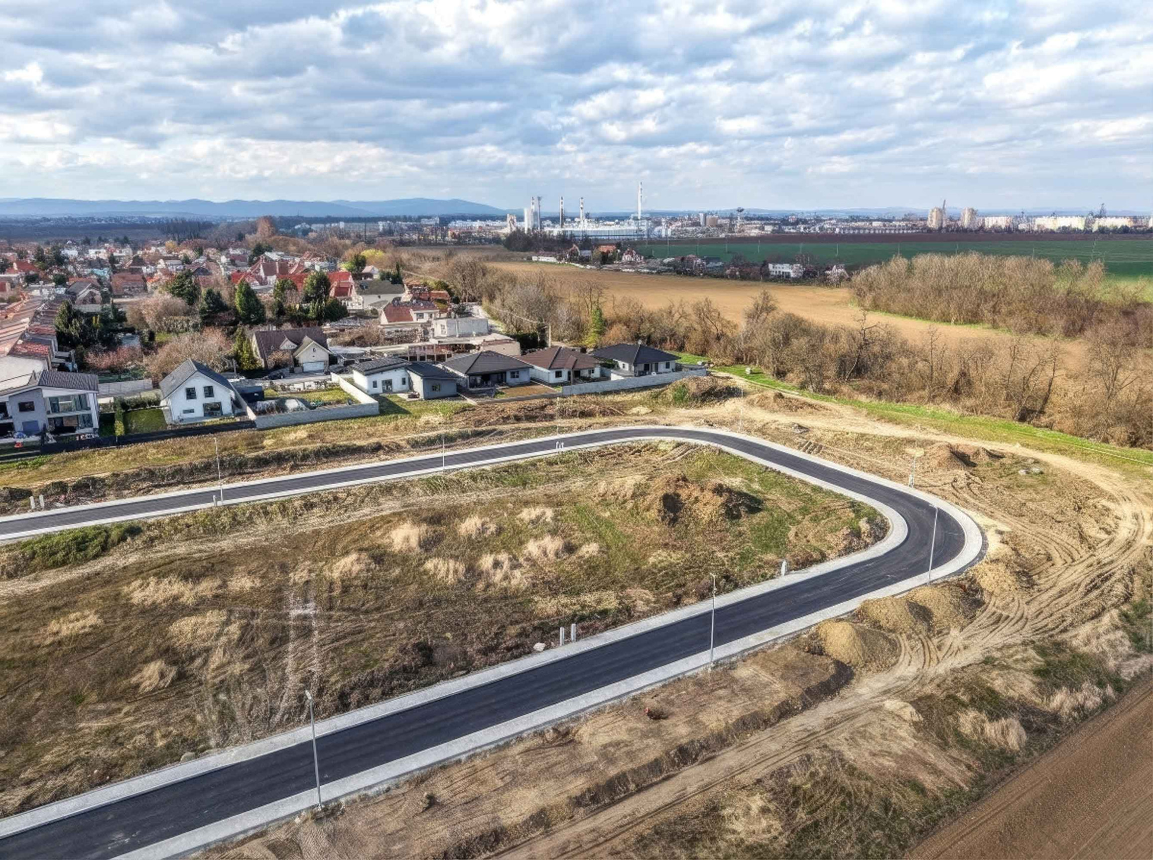 🏡 POZEMOK NA PREDAJ – Hrnčiarovce nad Parnou (pri Trnave) – 545 m². Nová rezidenčná zóna so sieťami a komunikáciami
