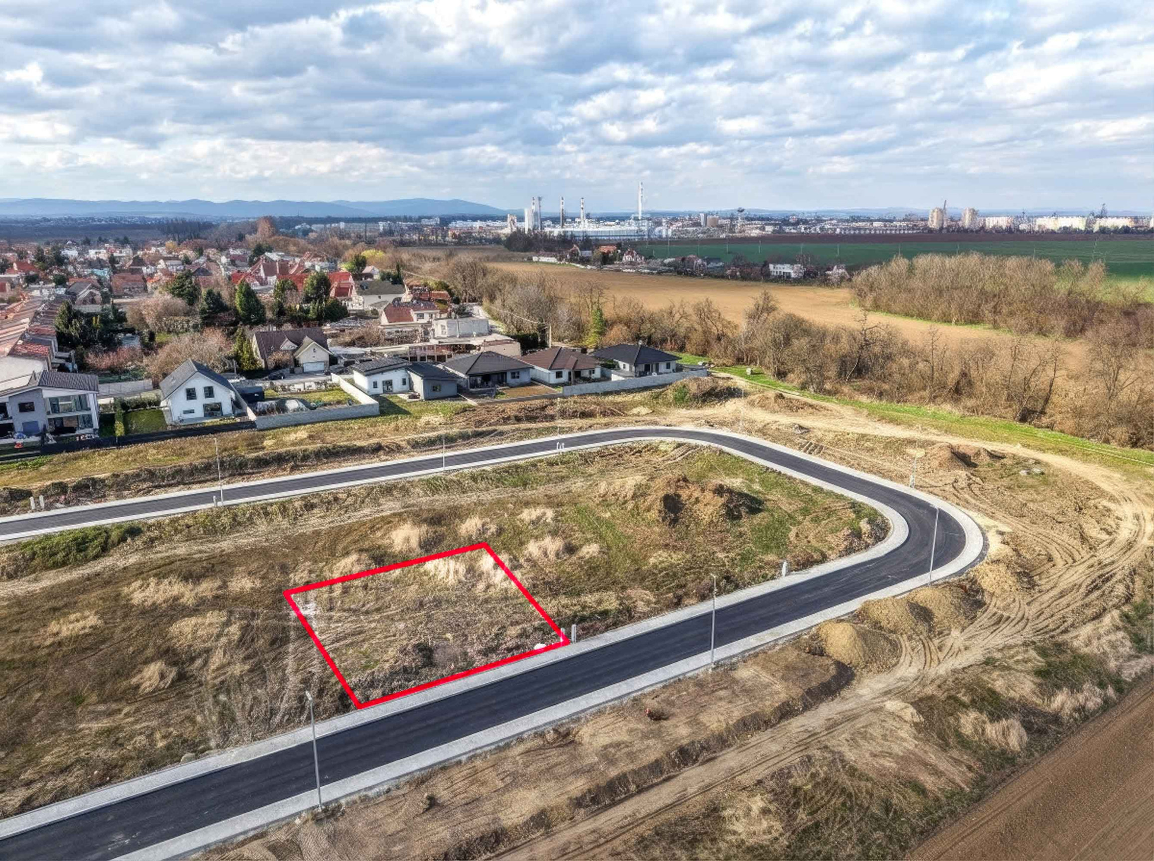 🏡 POZEMOK NA PREDAJ – Hrnčiarovce nad Parnou (pri Trnave) – 545 m². Nová rezidenčná zóna so sieťami a komunikáciami