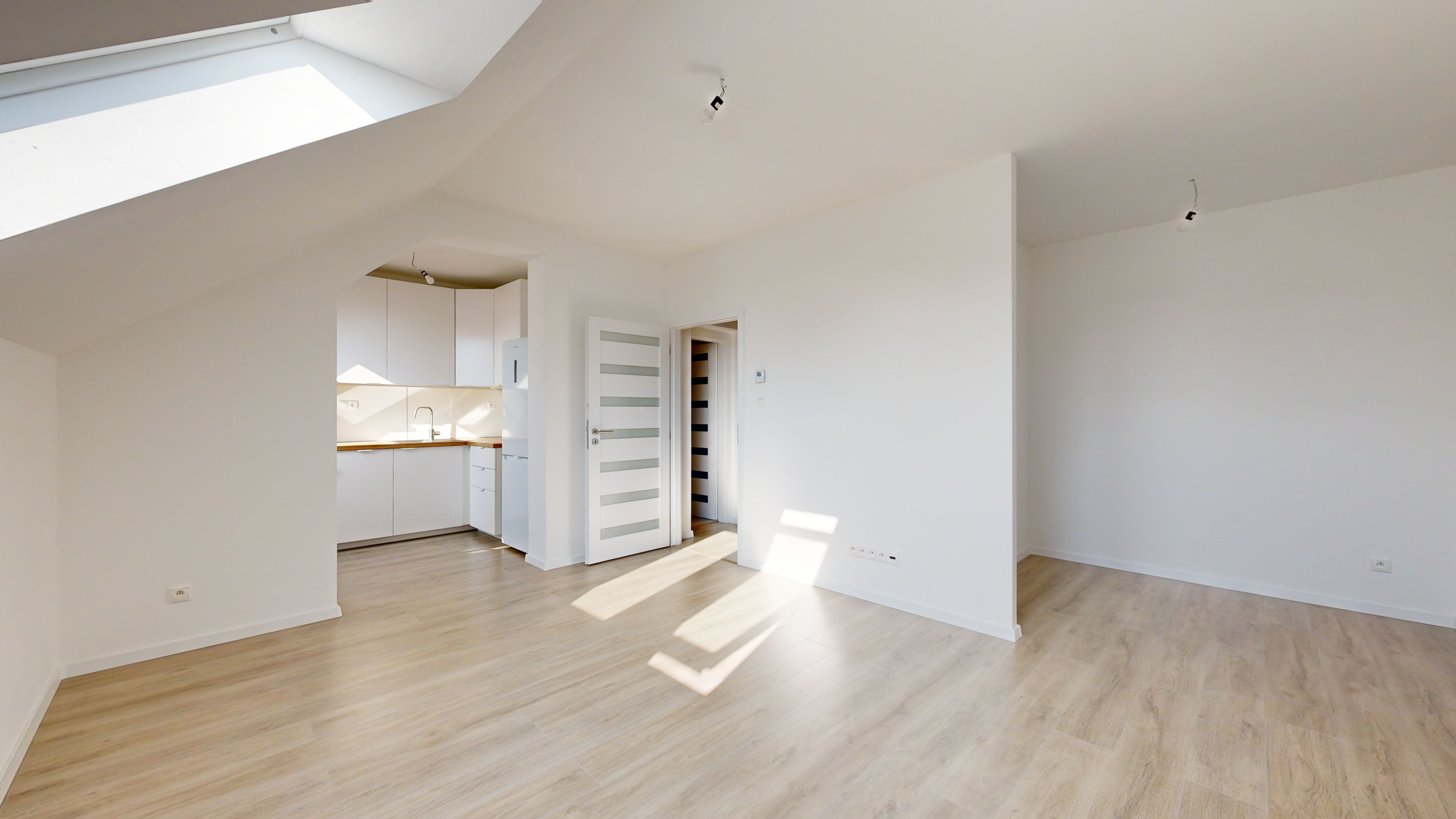 PRENÁJOM / 1-izbový byt so spacím kútom a parkovacím miestom