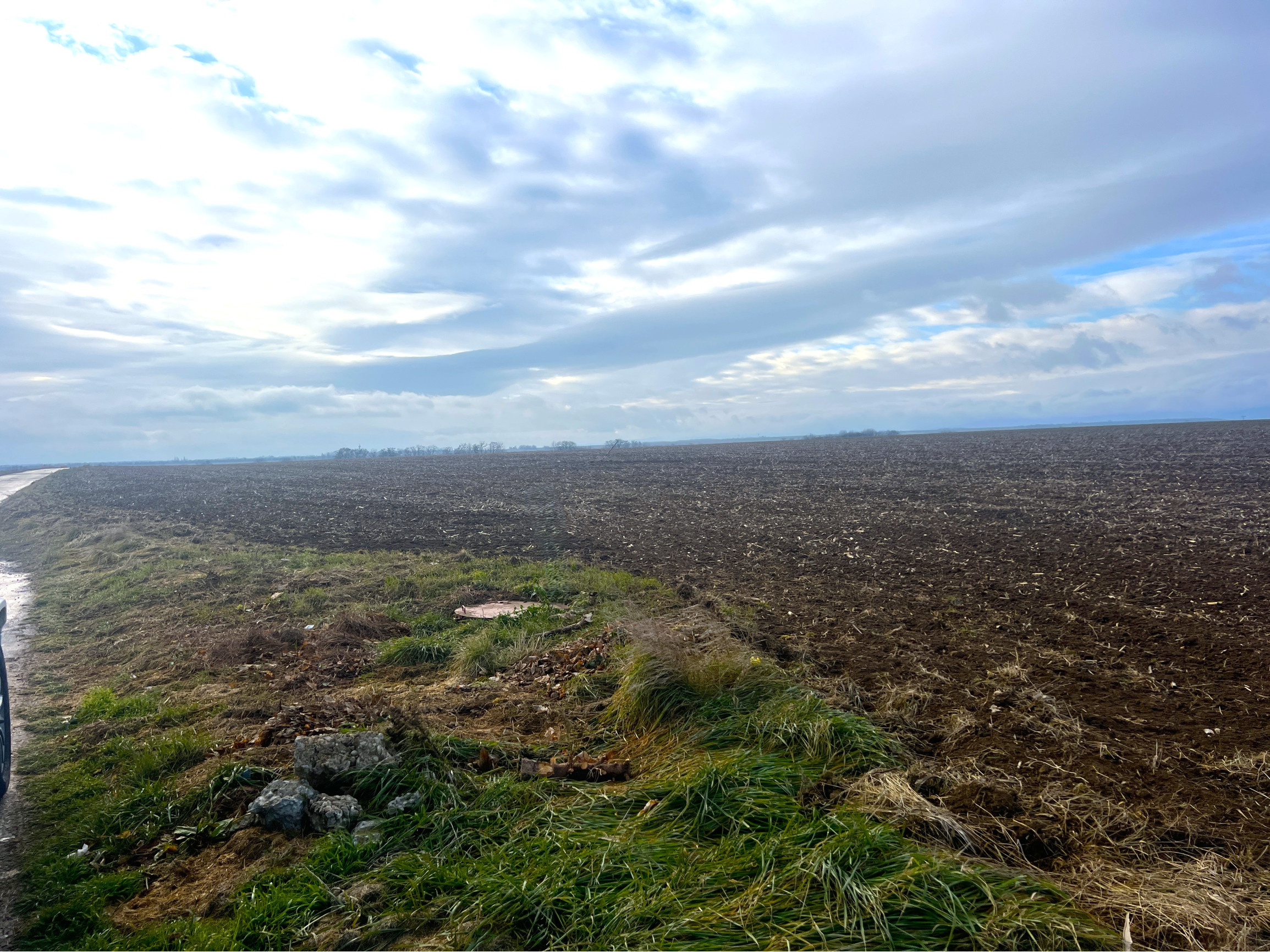 CASMAR RK ponúka na predaj pôdu v katastrálnom území Zvončín popri asfaltovej ceste