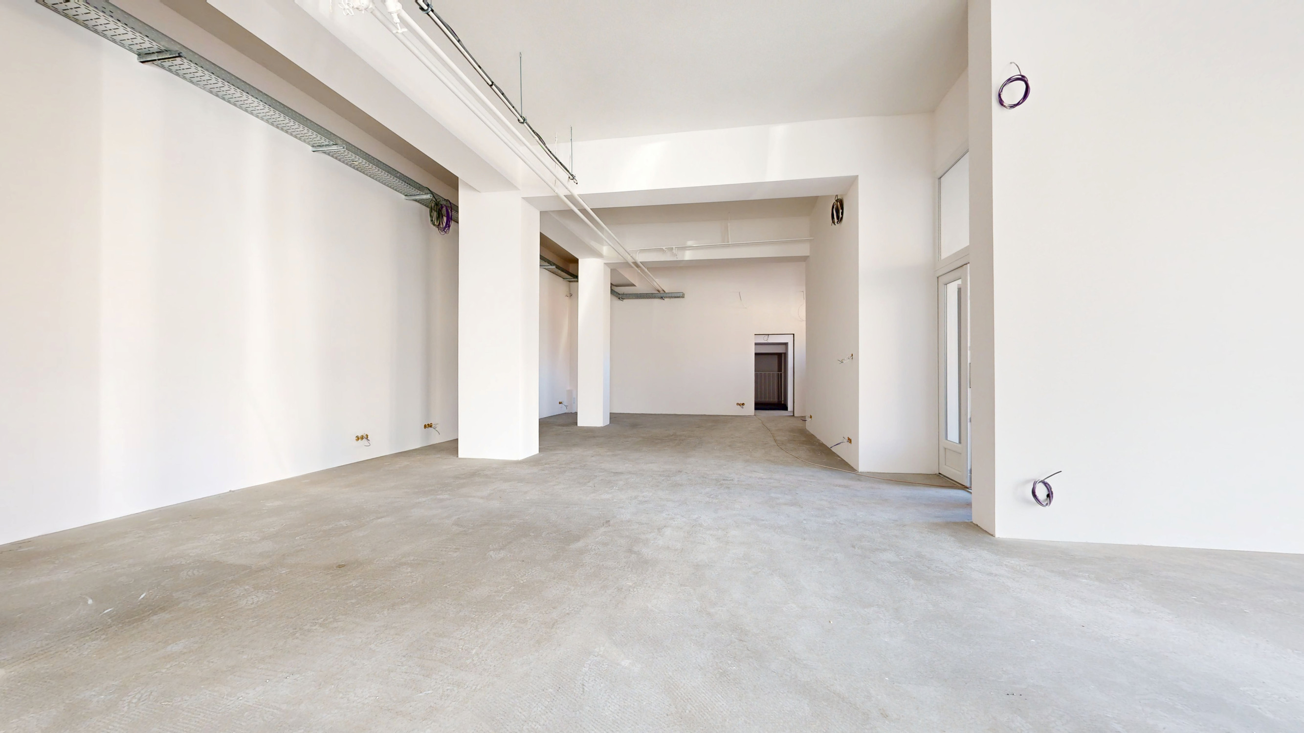 Na prenájom-reprezentatívny obch.priestor v centre Trnavy(Orolská ulica)