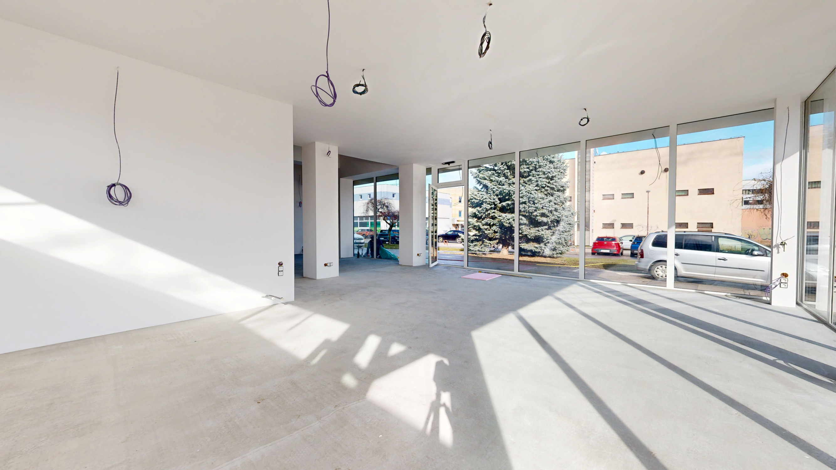 Na prenájom-reprezentatívny obch.priestor v centre Trnavy(Orolská ulica)