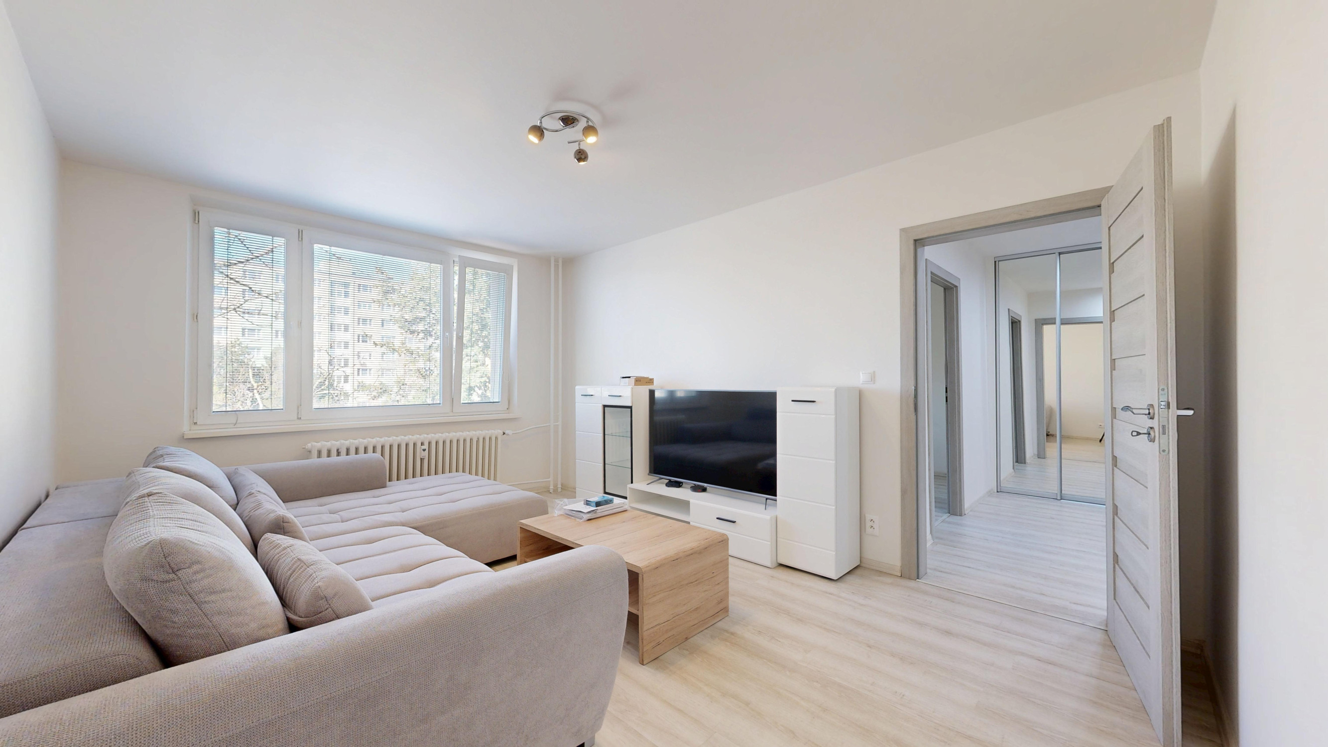 NA PREDAJ 3 IZBOVÝ ZREKONŠTRUOVANÝ BYT - TRNAVA.