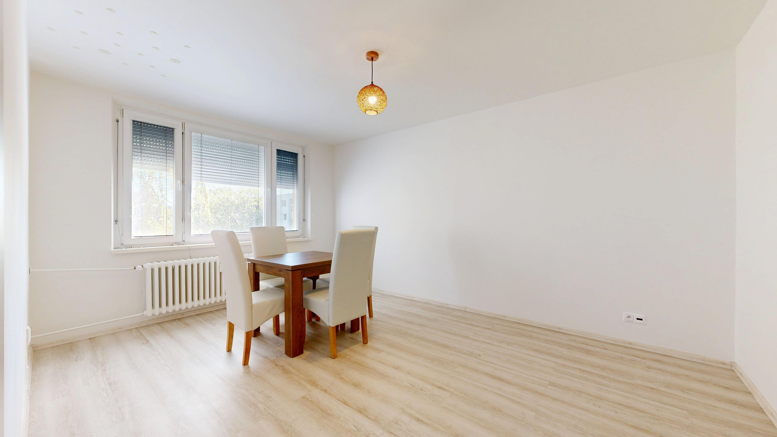 NA PREDAJ 3 IZBOVÝ ZREKONŠTRUOVANÝ BYT - TRNAVA.