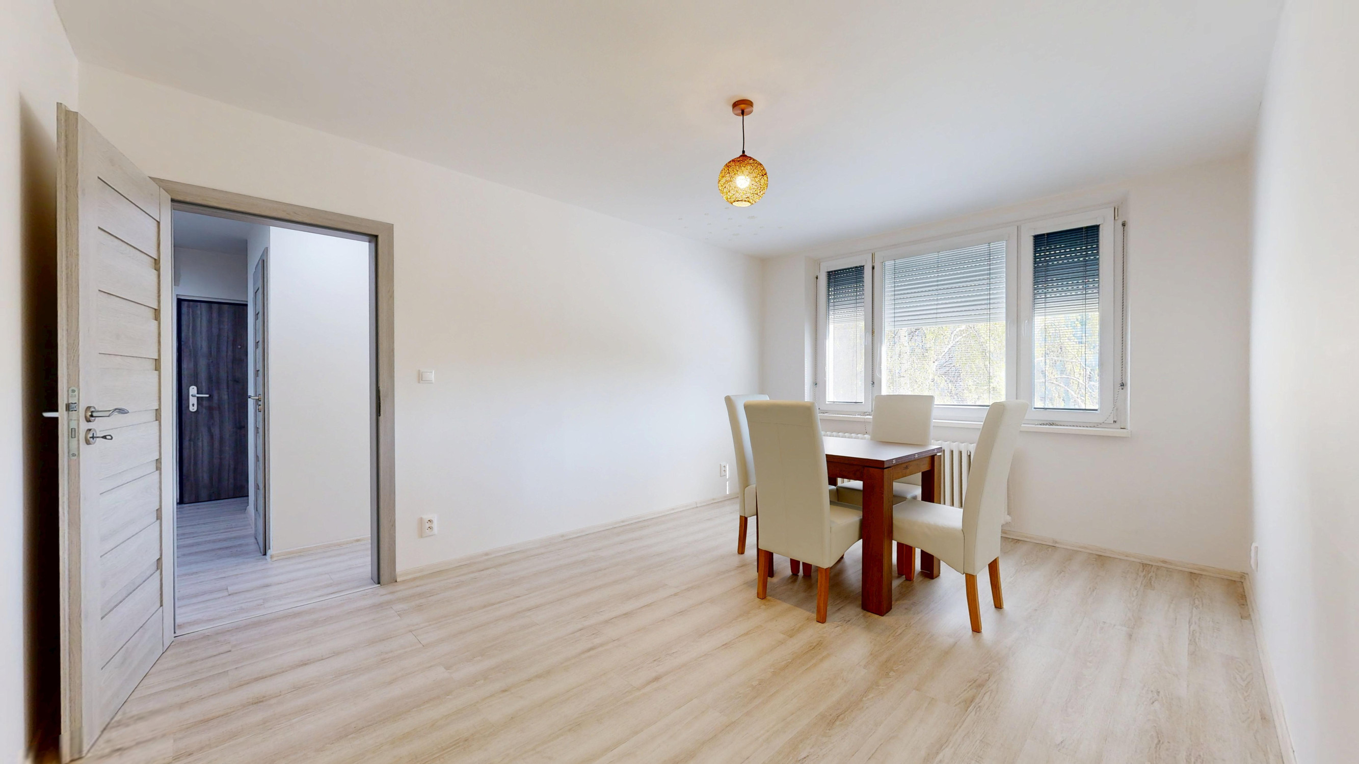 NA PREDAJ 3 IZBOVÝ ZREKONŠTRUOVANÝ BYT - TRNAVA.