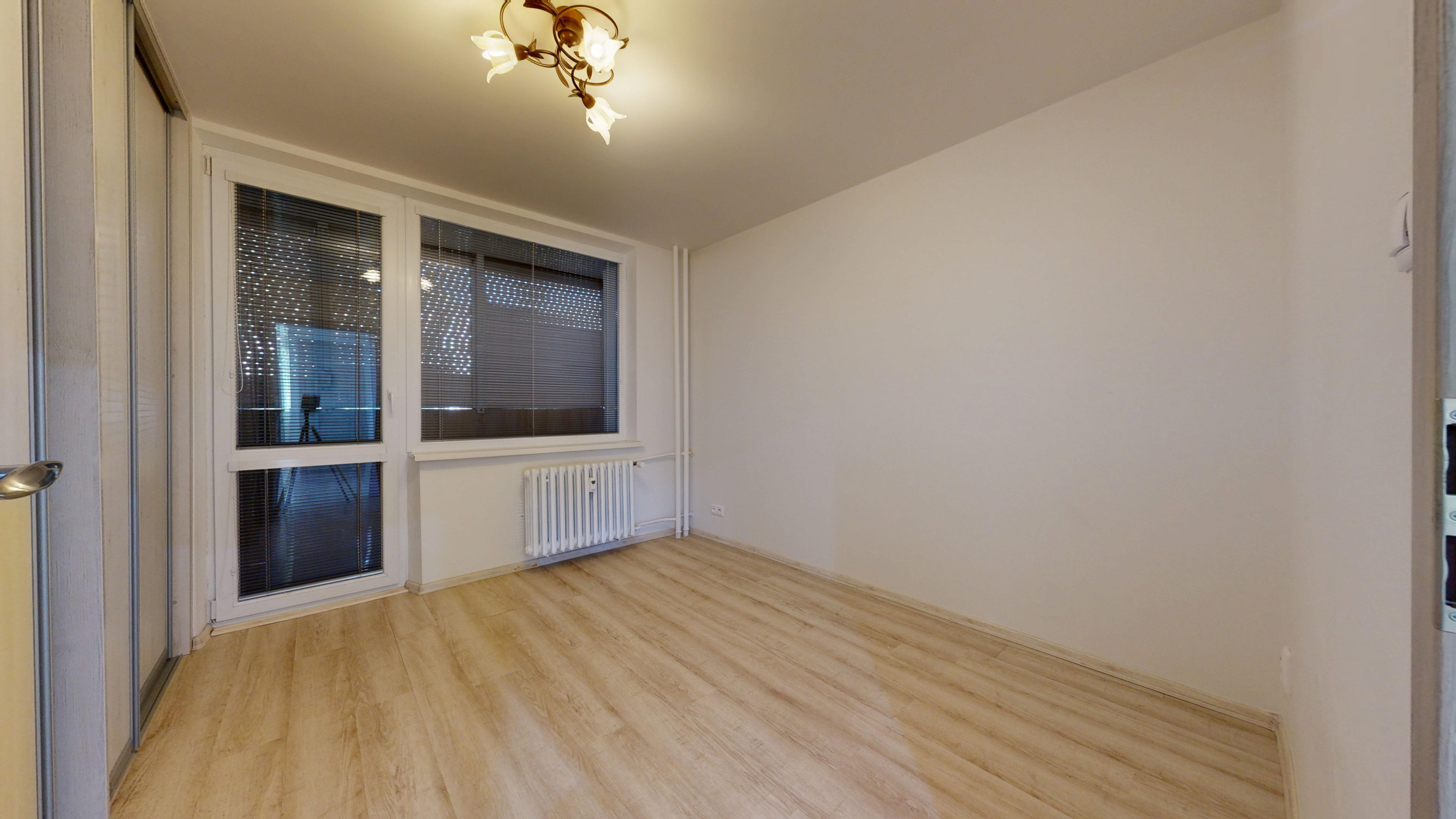 NA PREDAJ 3 IZBOVÝ ZREKONŠTRUOVANÝ BYT - TRNAVA.