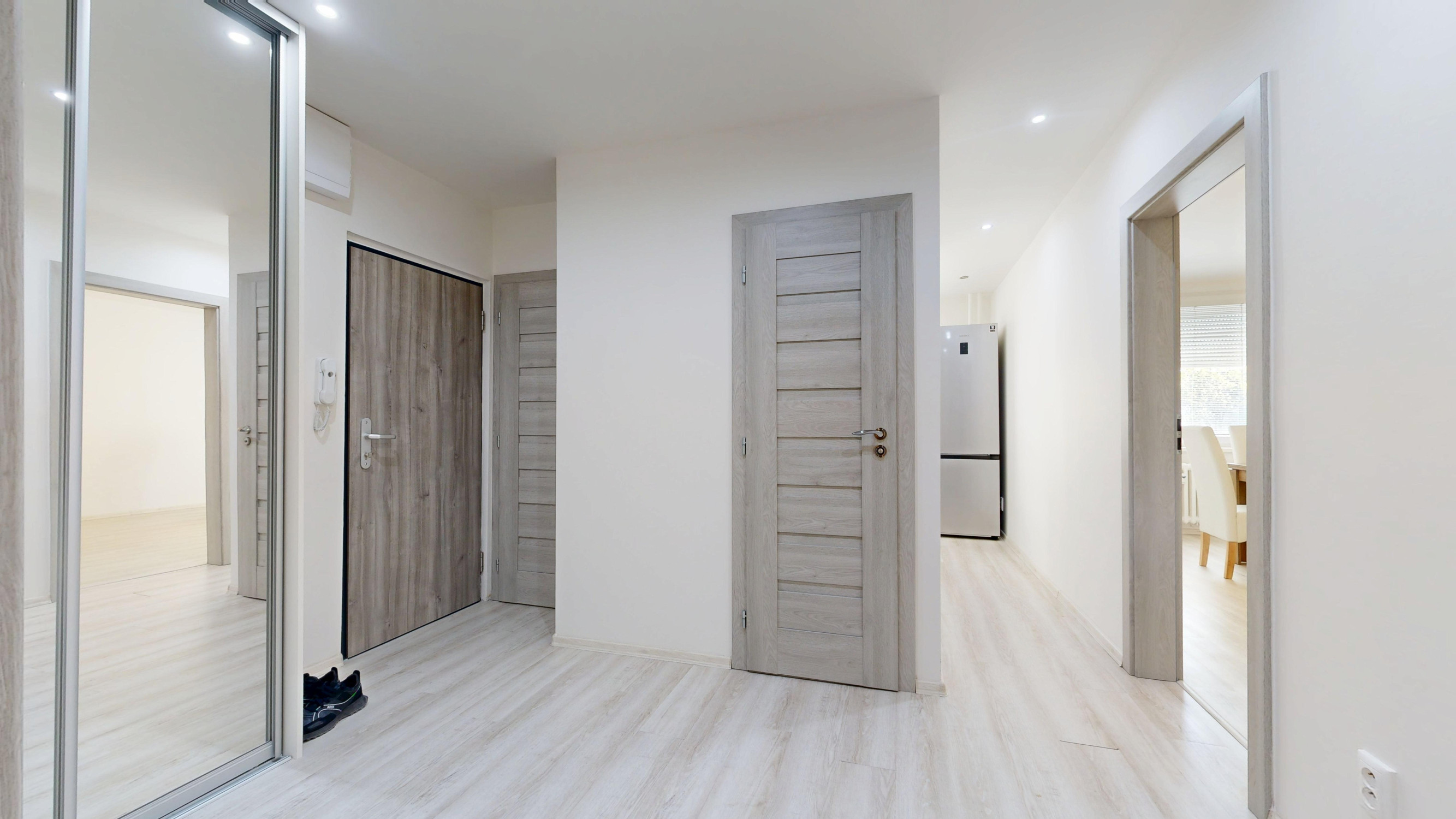 NA PREDAJ 3 IZBOVÝ ZREKONŠTRUOVANÝ BYT - TRNAVA.