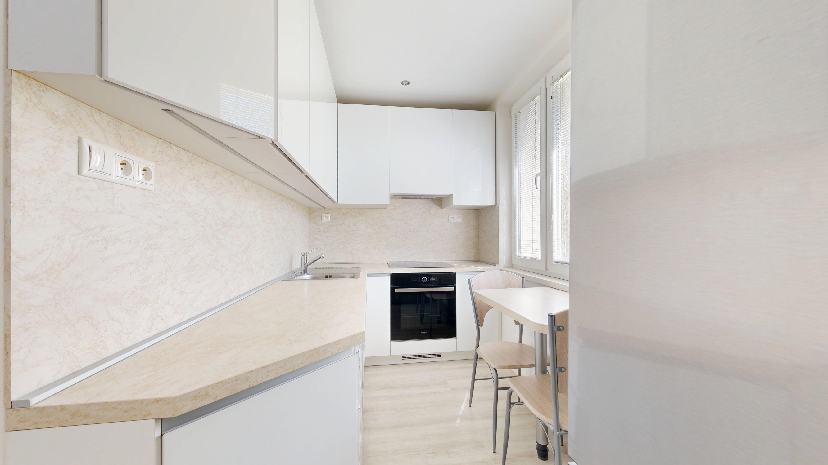 NA PREDAJ 3 IZBOVÝ ZREKONŠTRUOVANÝ BYT - TRNAVA.