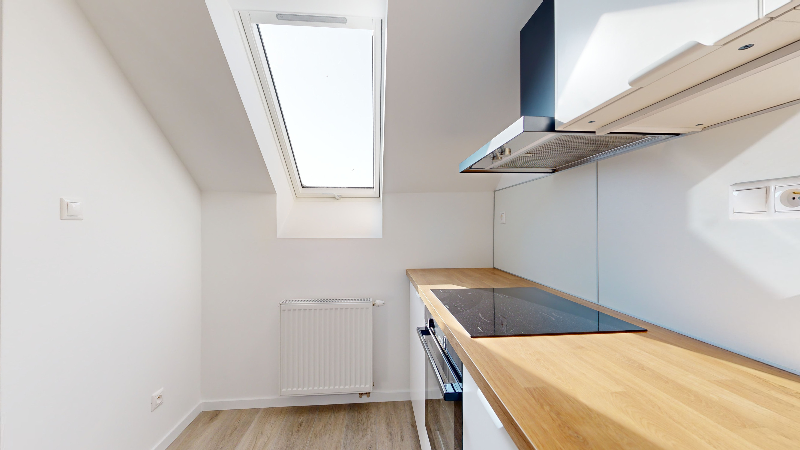 PRENÁJOM / 1-izbový byt so spacím kútom a parkovacím miestom