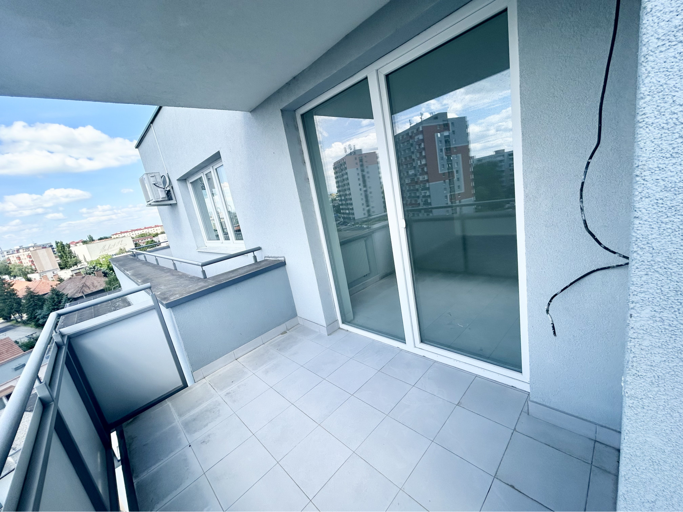 4i byt s 2 terasami a 2 parkovacími miestami