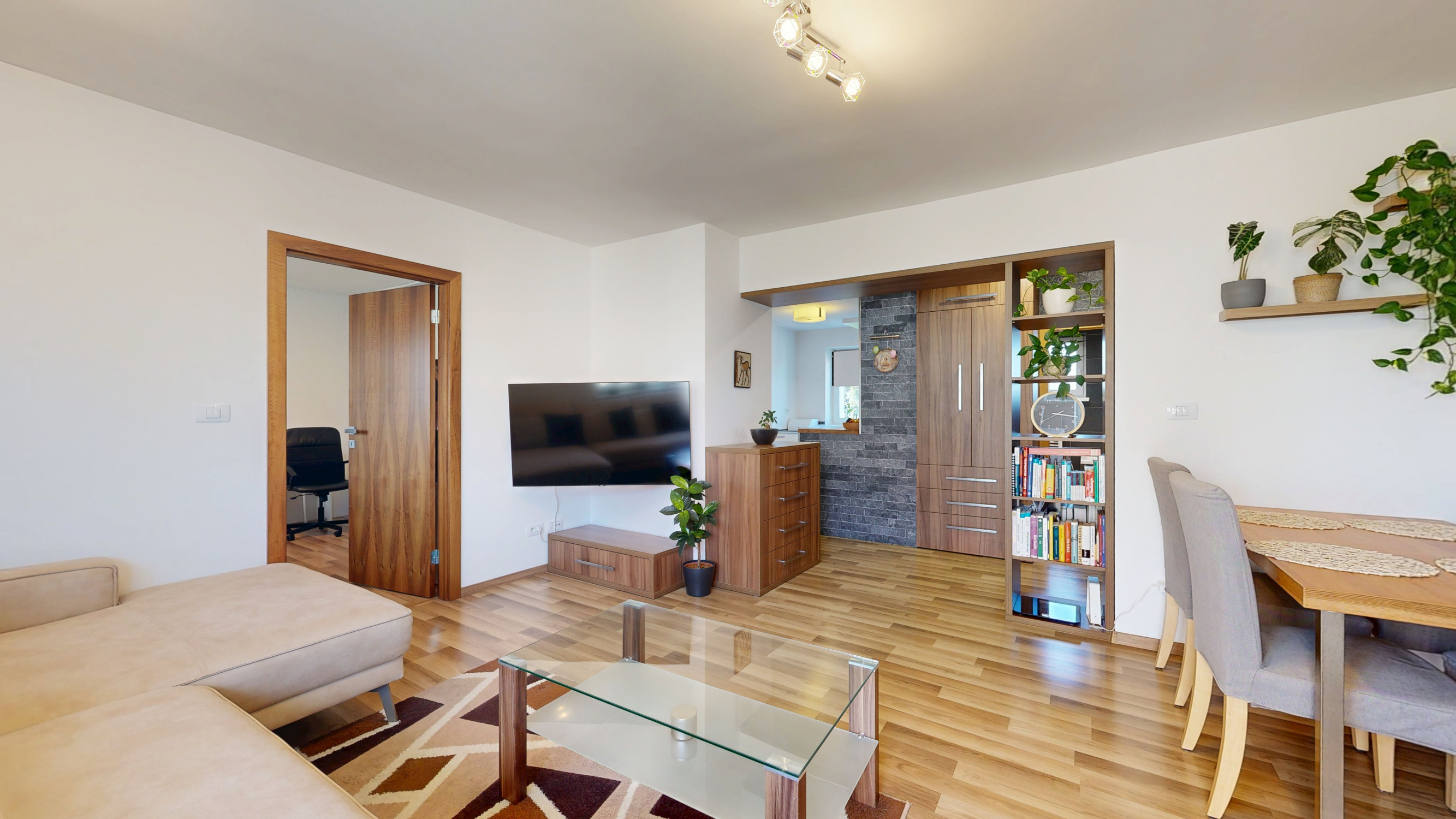 Na predaj 3-izb byt po kompletnej rekonštrukcii-Trnava, ul. F. Urbánka