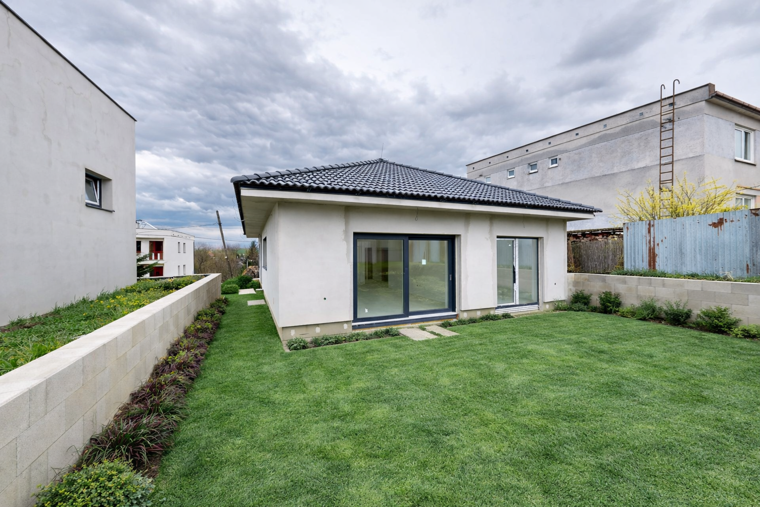 Na predaj samostatne stojaci 4-izbový rodinný dom v obci Suchá nad Parnou