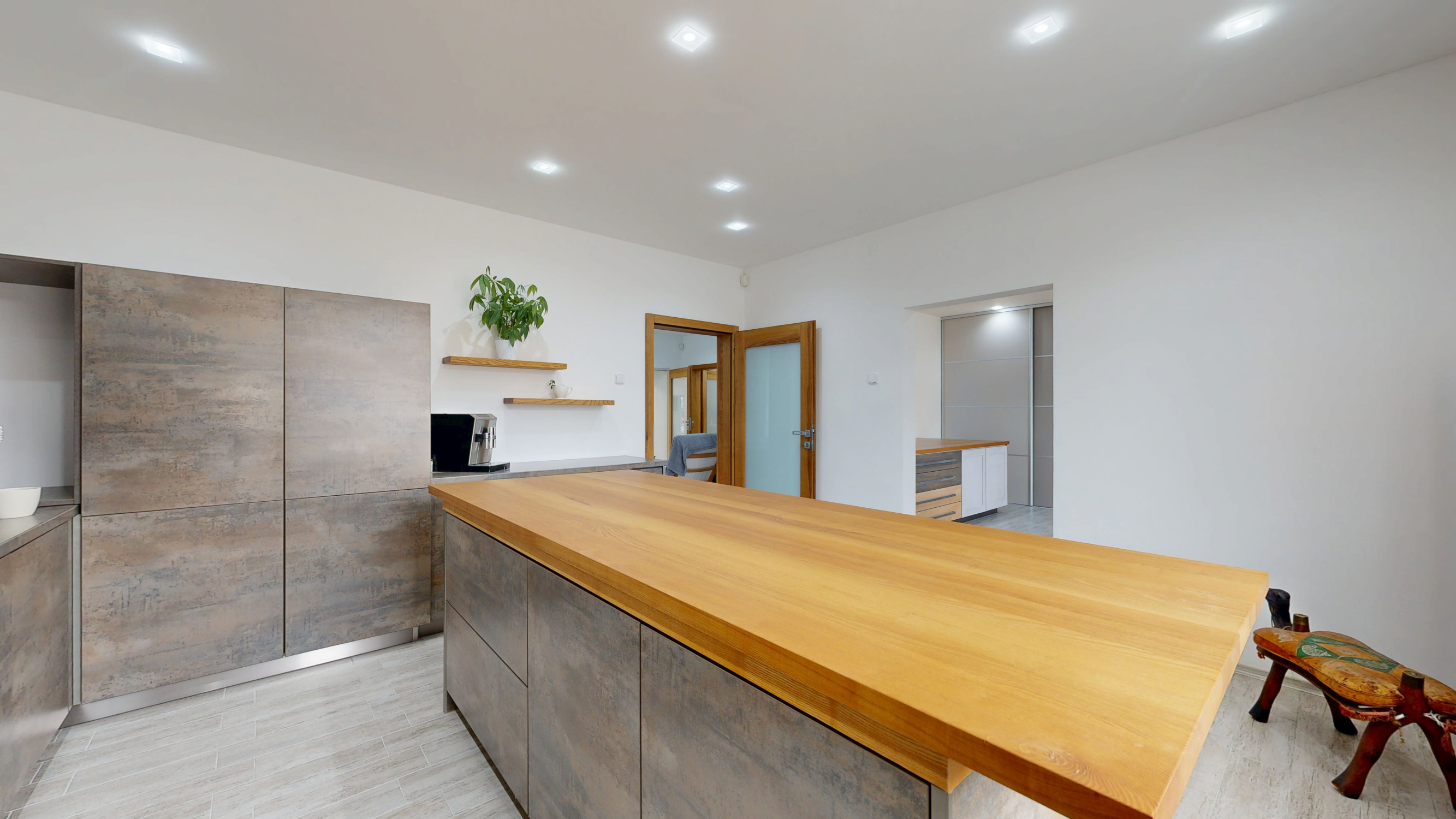 PREDAJ | Veľkorysý rodinný dom v Trnave s 3 bytovými jednotkami – bývanie aj investícia