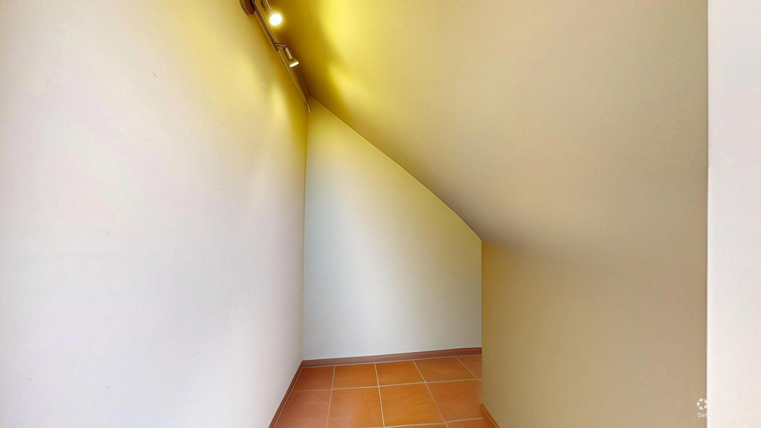 !NA PREDAJ! POLYFUNKČNÁ BUDOVA - BYT S NEBYTOVÝMI PRIESTORMI