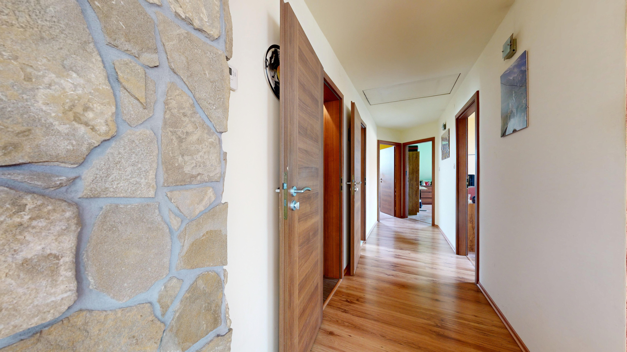 !NA PREDAJ! POLYFUNKČNÁ BUDOVA - BYT S NEBYTOVÝMI PRIESTORMI