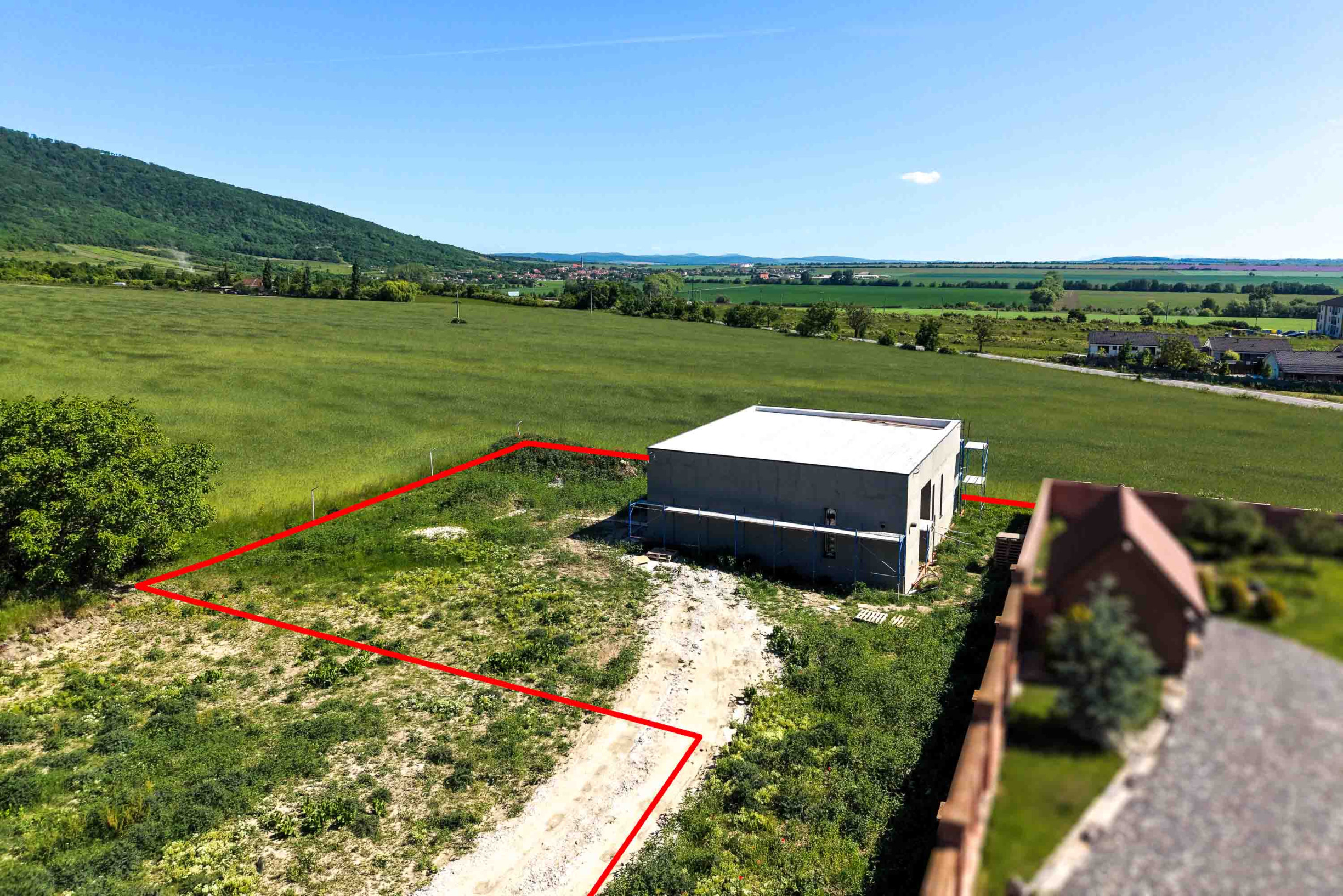 Na predaj:Moderný 4izb bungalov na veľkorysom pozemku v Dolných Orešanoch