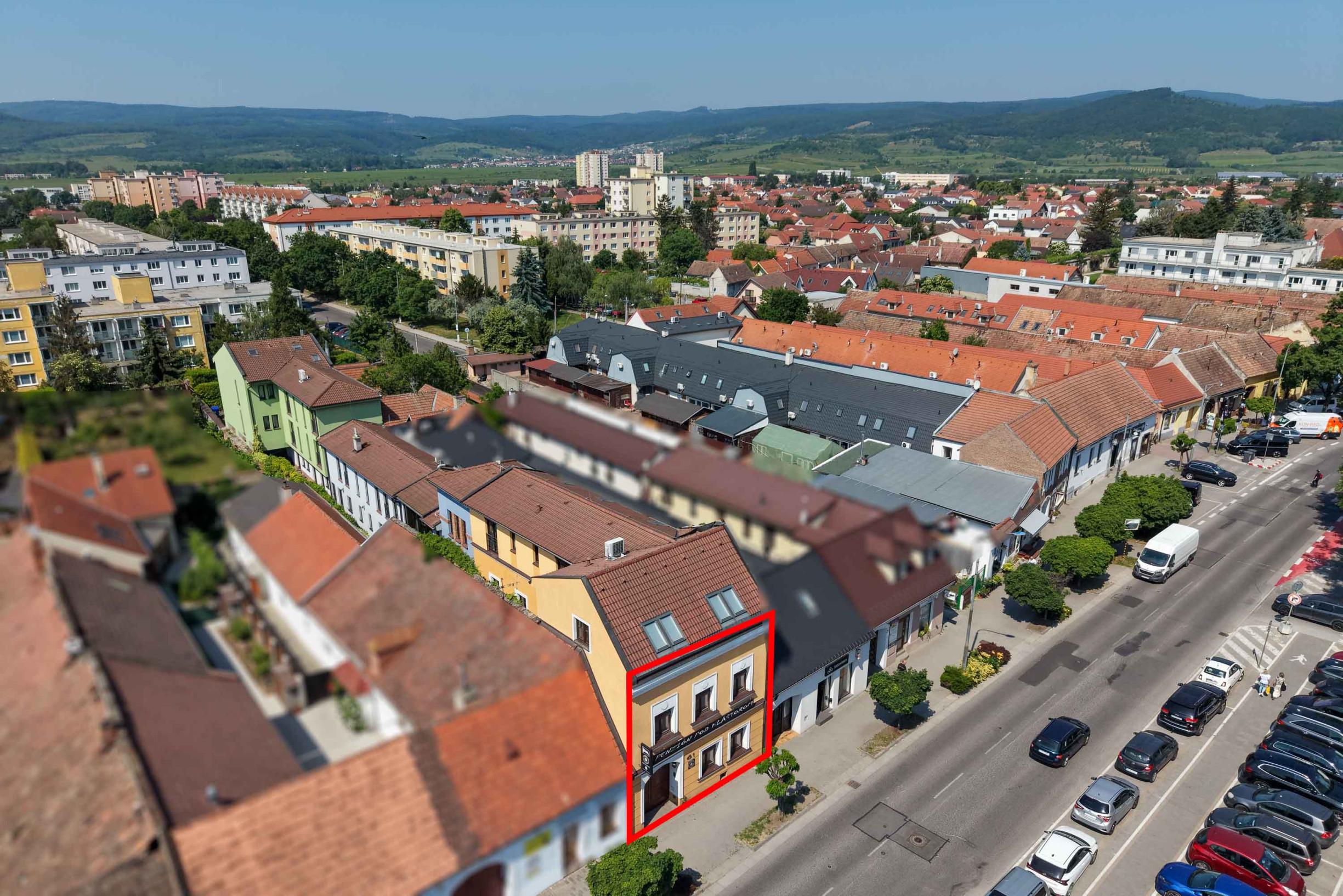NA PREDAJ ŠTÝLOVÝ PENZIÓN V HISTORICKOM CENTRE PEZINKA