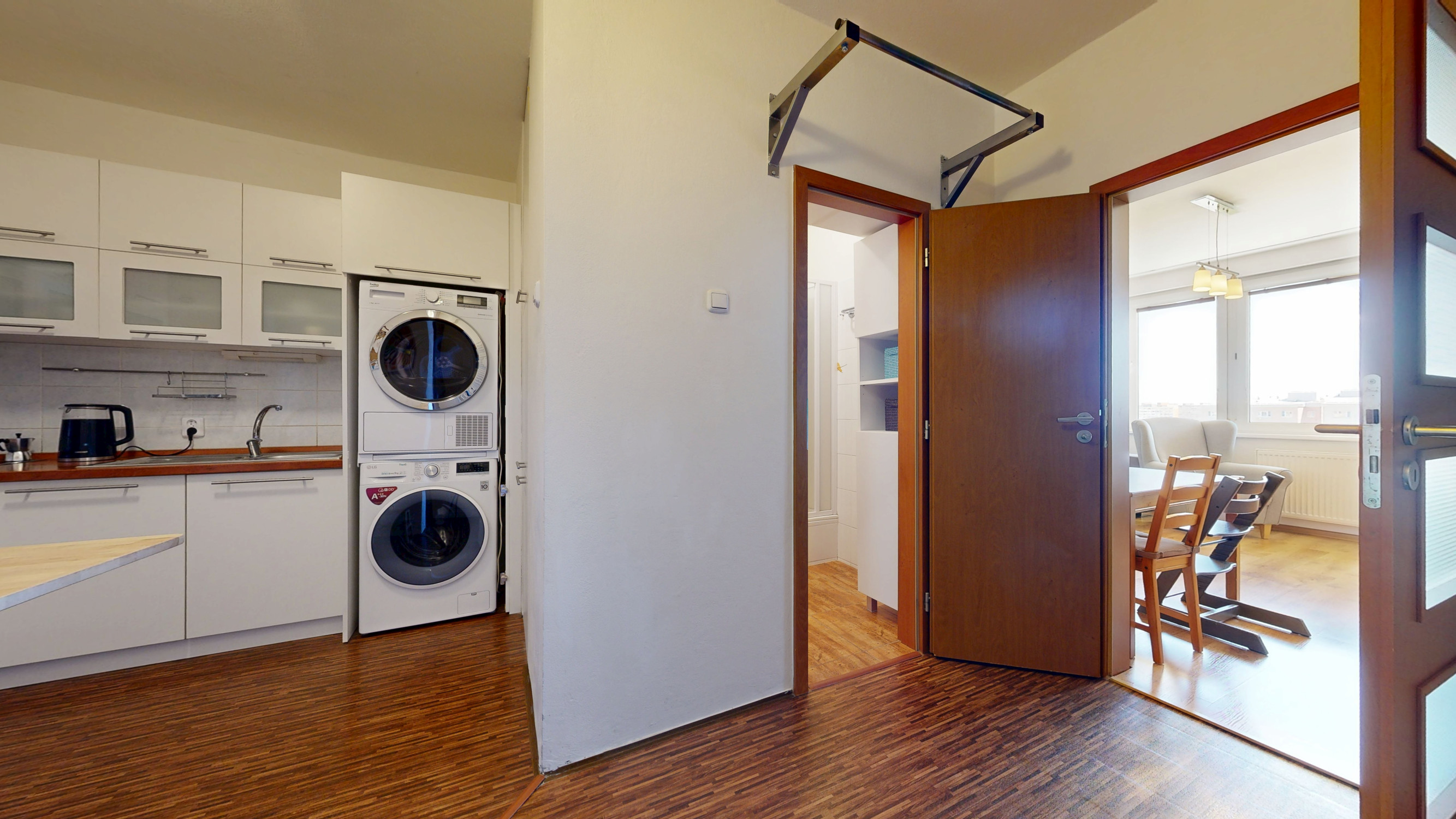Na PREDAJ 2-izbový byt po rekonštrukcii,Bratislava-Petržalka