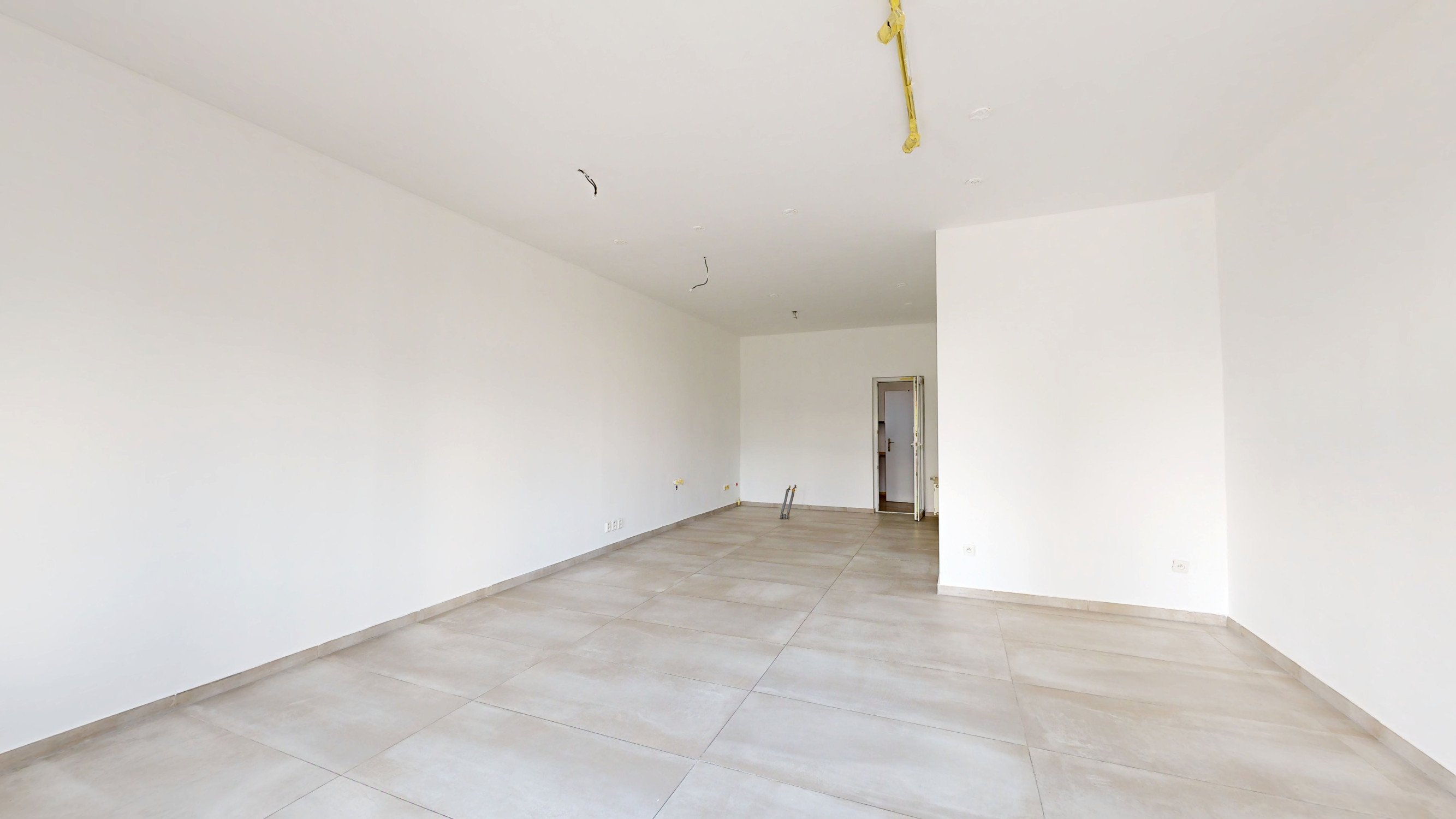 NA PRENÁJOM: Presvetlený obchodný priestor 45 m² na Rybníkovej ulici v Trnave