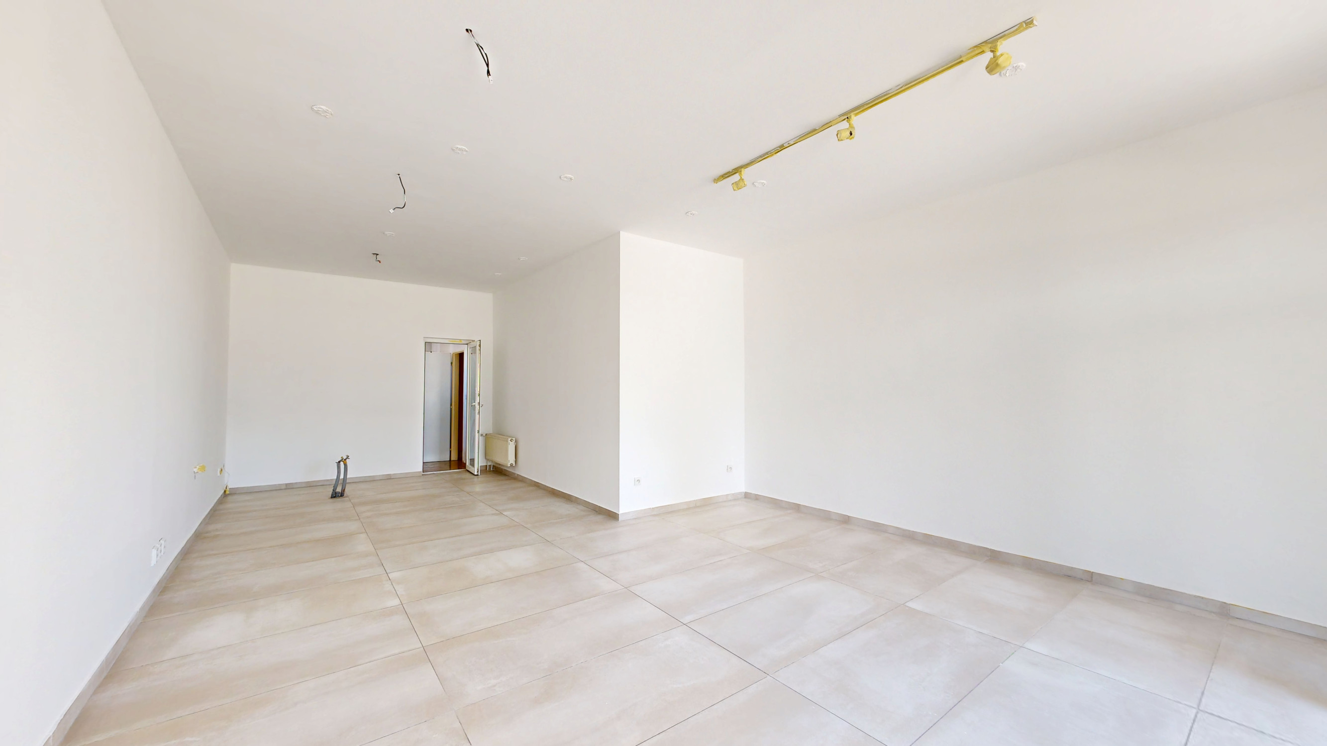 NA PRENÁJOM: Presvetlený obchodný priestor 45 m² na Rybníkovej ulici v Trnave