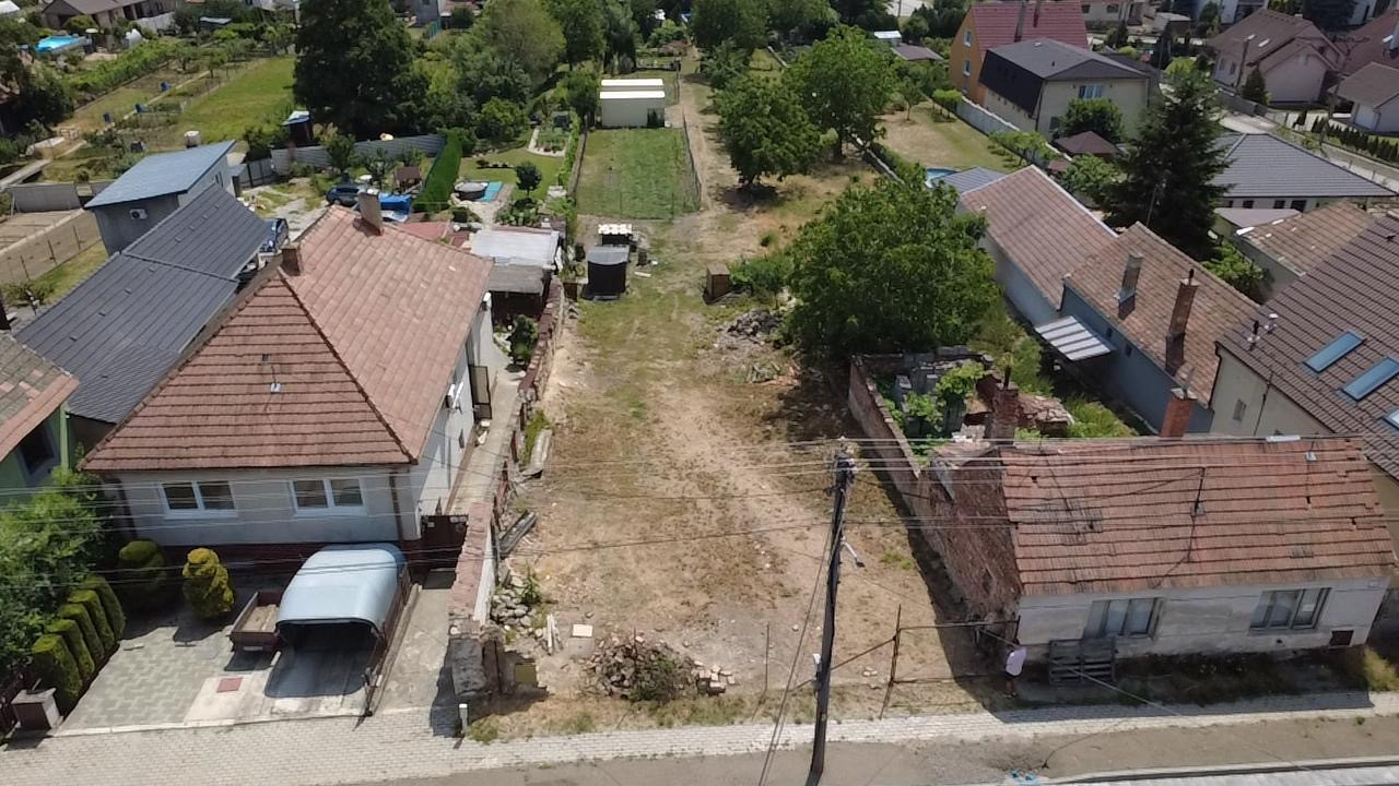 STAVEBNÝ POZEMOK V HORNÝCH OREŠANOCH / Kompletné IS