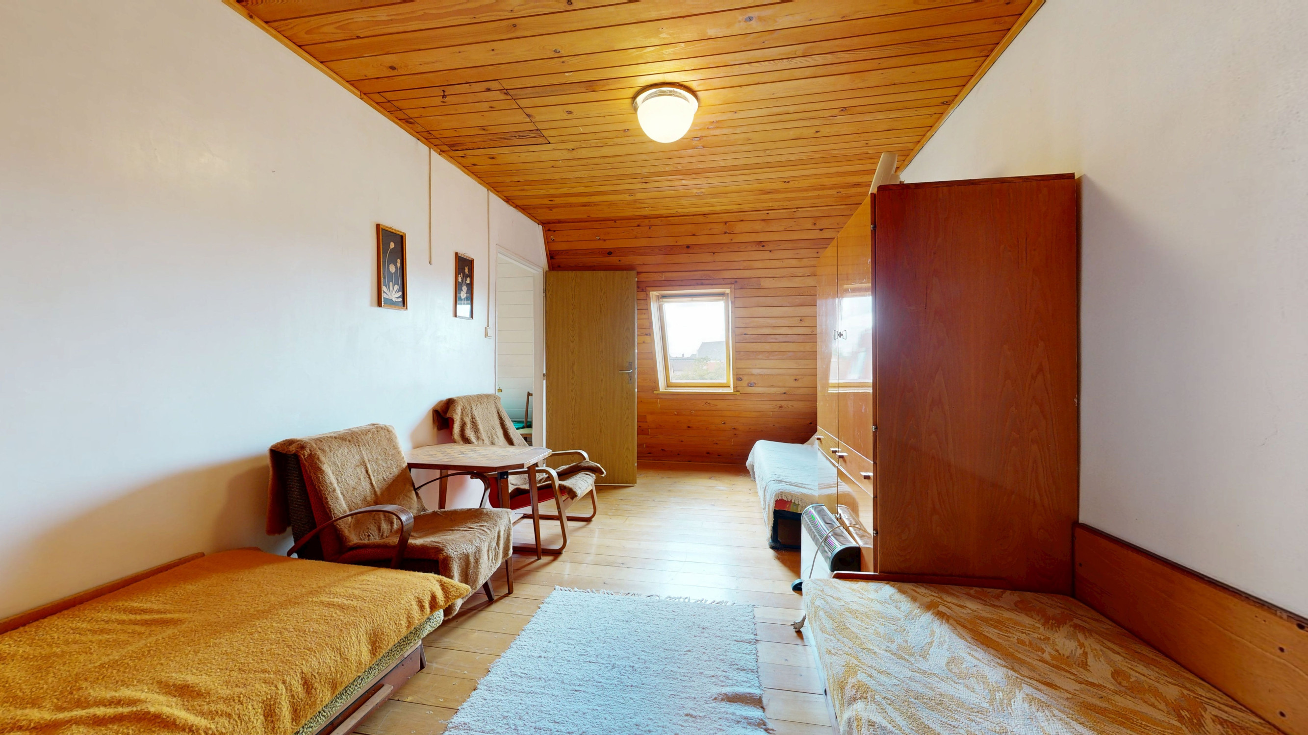 🏡 Priestranný rodinný dom v centre Hrnčiaroviec nad Parnou