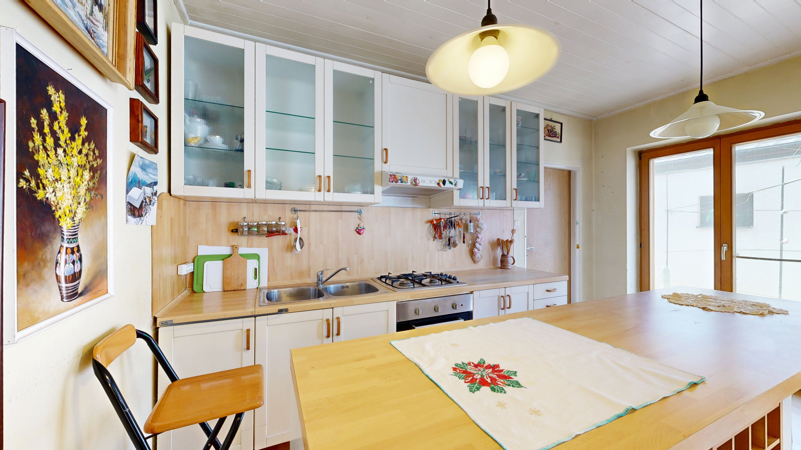 🏡 Priestranný rodinný dom v centre Hrnčiaroviec nad Parnou