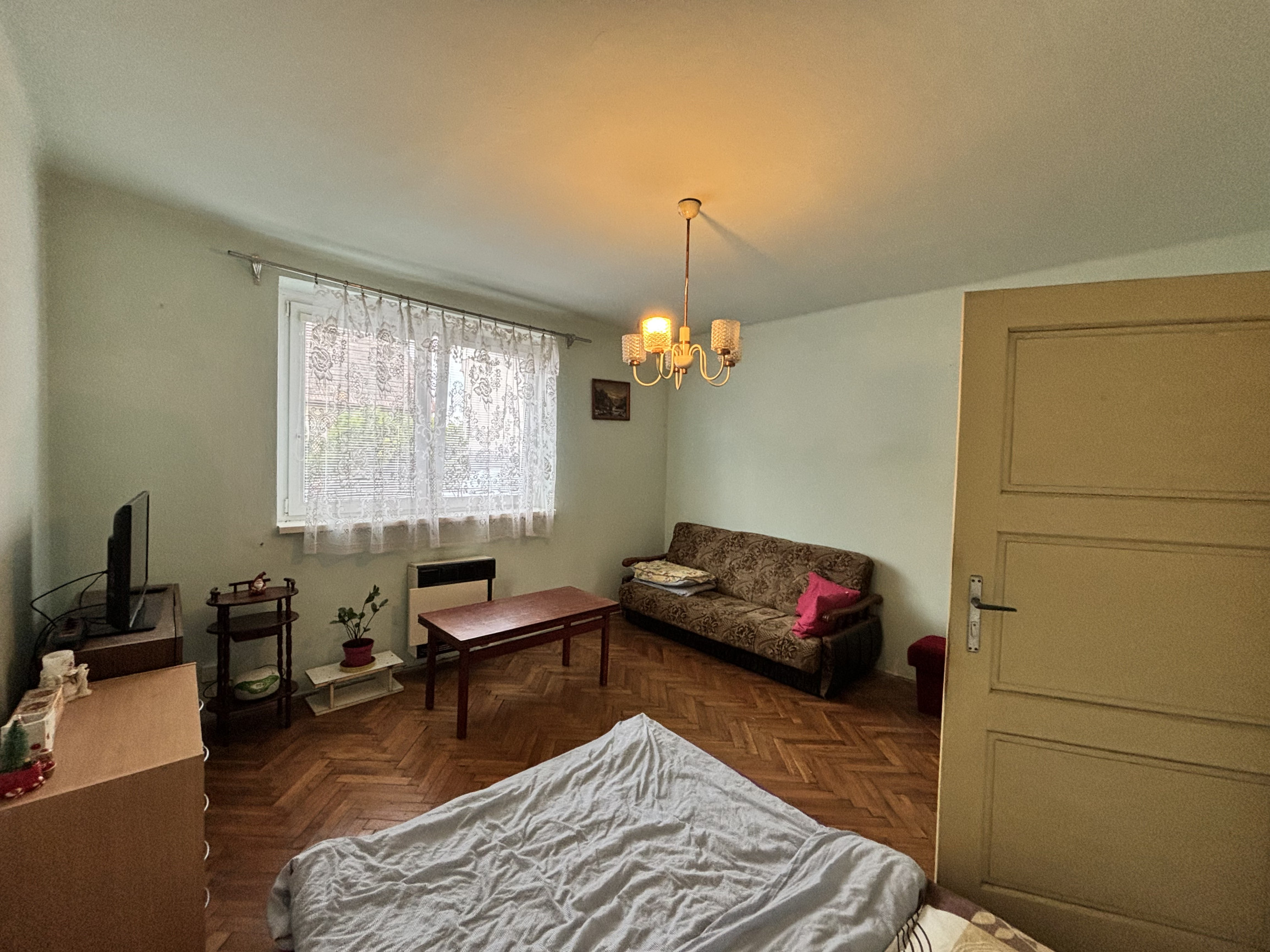 NA PREDAJ 3-IZBOVÝ RODINNÝ DOM S VEĽKÝM POZEMKOM - MAJCICHOV