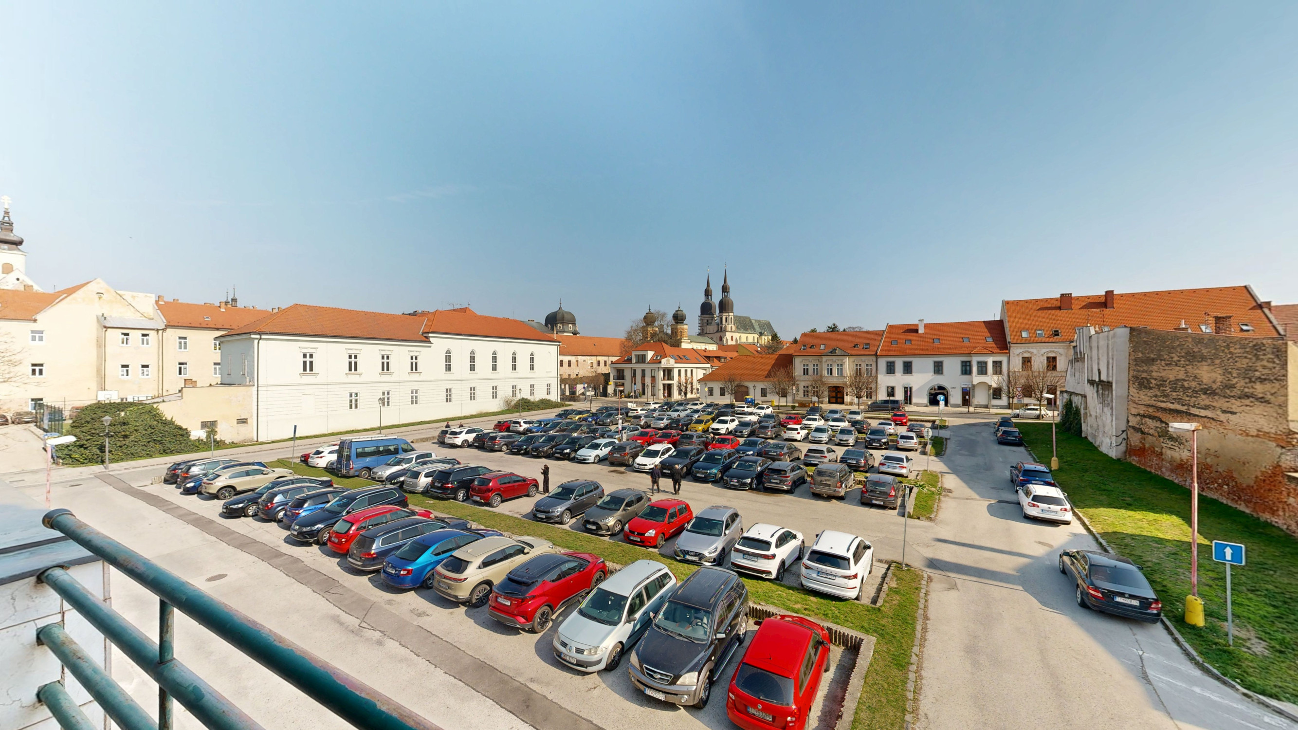 PREDAJ | Exkluzívna nehnuteľnosť v centre mesta Trnava – byt v podkroví s výnimočnou výmerou