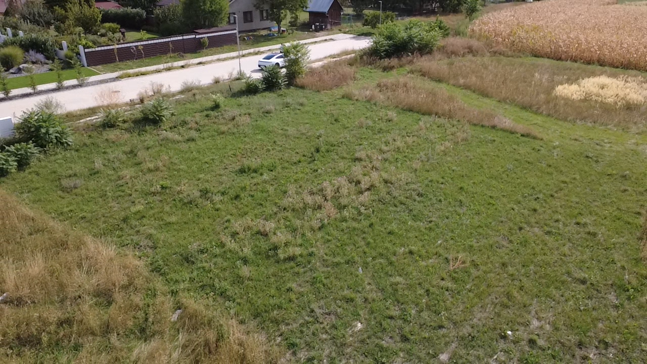 STAVEBNÝ POZEMOK V NOVOVYBUDOVANEJ LOKALITE – VODERADY | 642 m²