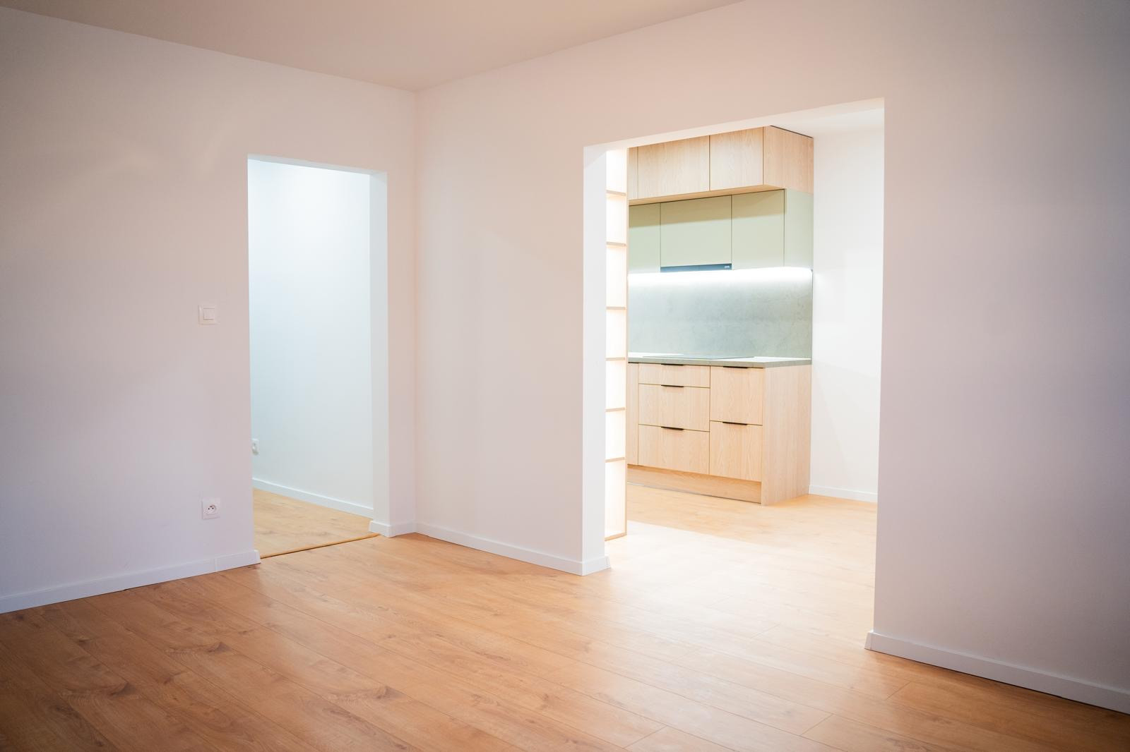 ELEGANTNÝ 4-IZBOVÝ BYT PO KOMPLETNEJ REKONŠTRUKCII na Špačinskej ulici v Trnave