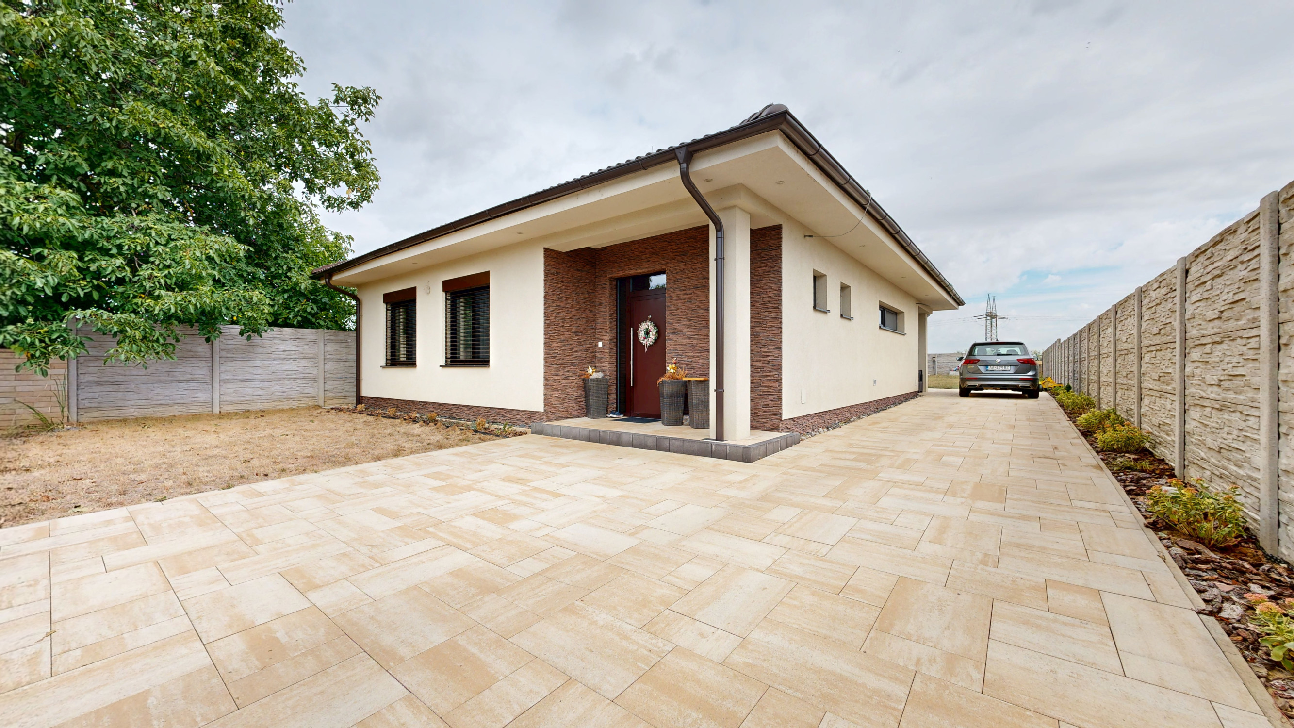 Moderný 4-izbový bungalov s maximálnym súkromím a veľkým pozemkom