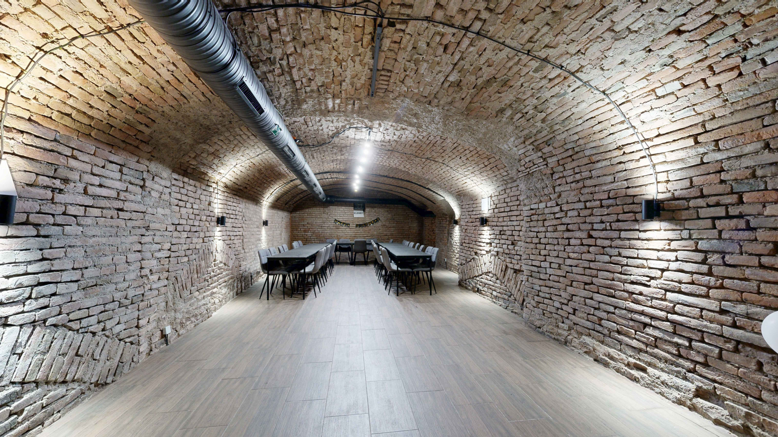 Historická pivnica na prenájom v centre Trnavy – Halenárska ulica