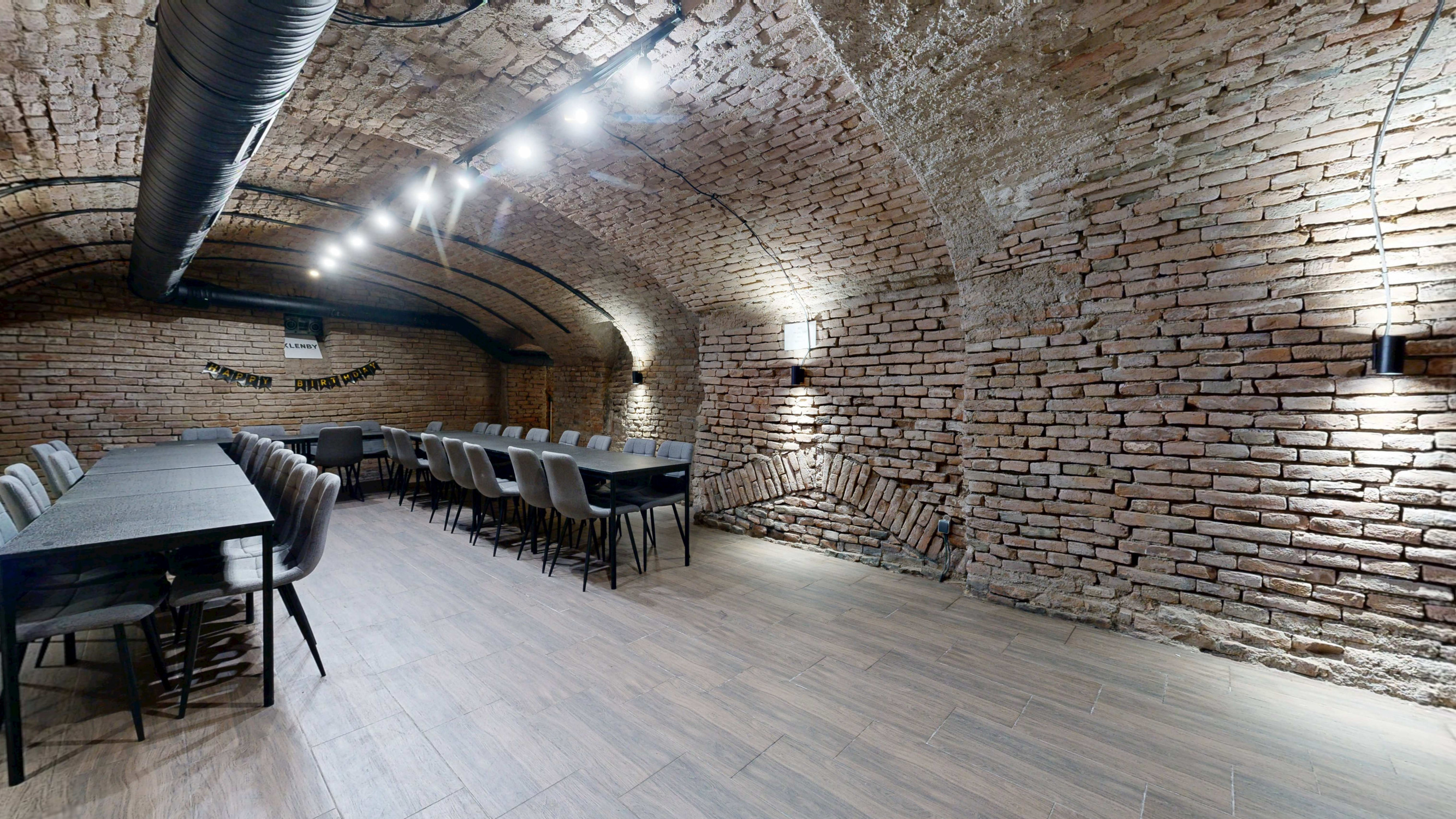 Historická pivnica na prenájom v centre Trnavy – Halenárska ulica