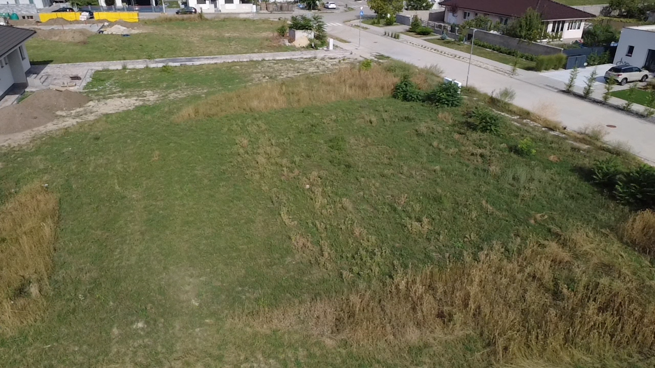 STAVEBNÝ POZEMOK V NOVOVYBUDOVANEJ LOKALITE – VODERADY | 642 m²