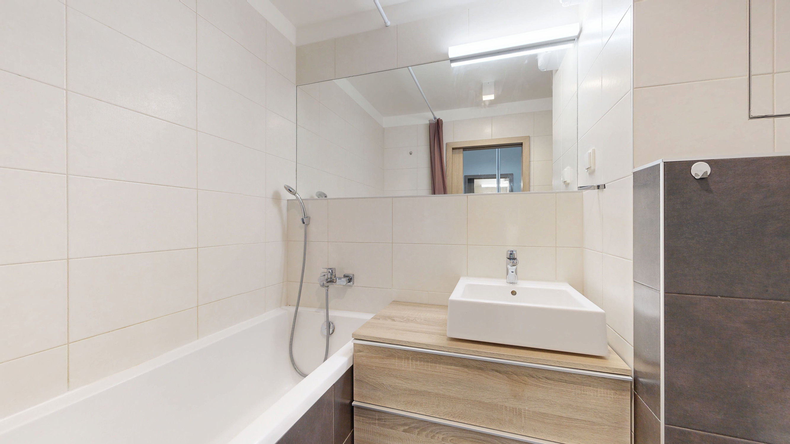 NA PREDAJ KOMPLETNE ZARIADENÝ 1-IZBOVÝ BYT | SLNEČNICE – VILADOMY | BRATISLAVA – PETRŽALKA