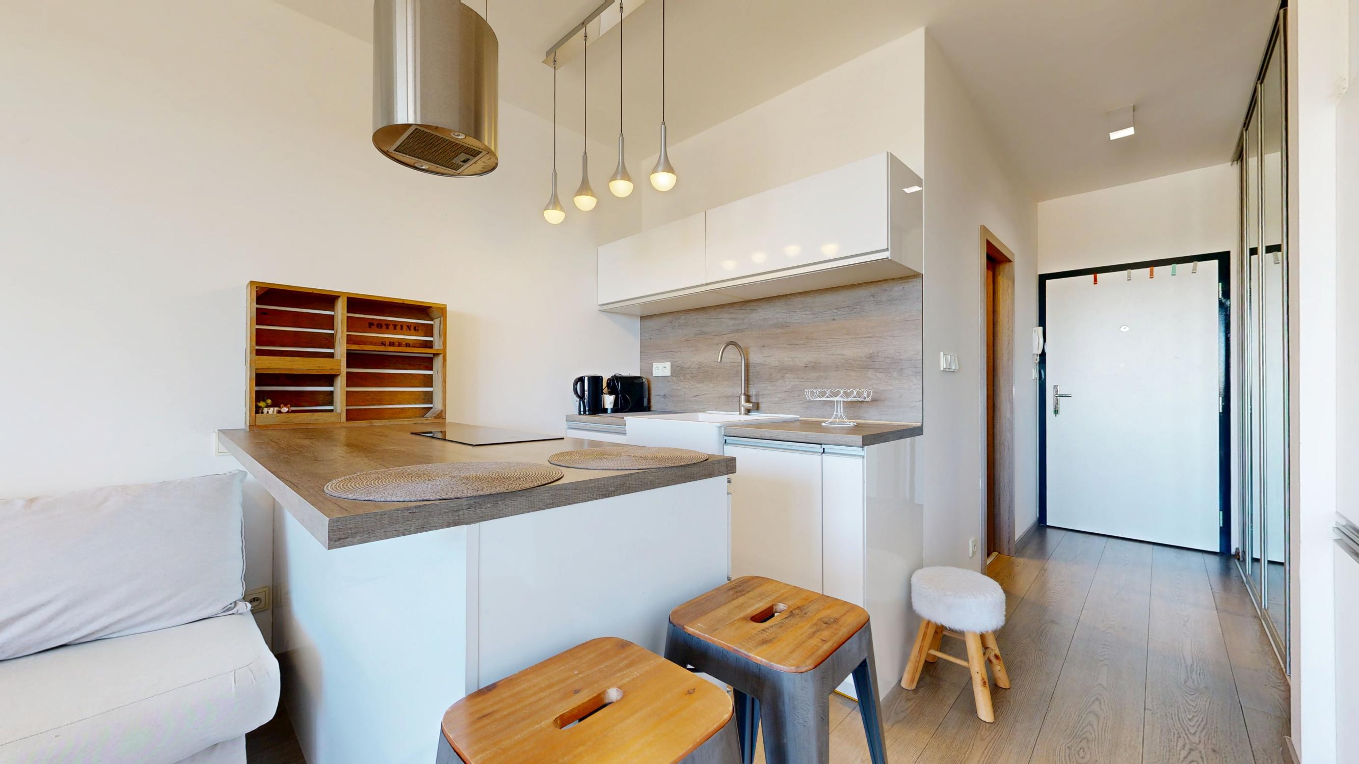 NA PREDAJ KOMPLETNE ZARIADENÝ 1-IZBOVÝ BYT | SLNEČNICE – VILADOMY | BRATISLAVA – PETRŽALKA