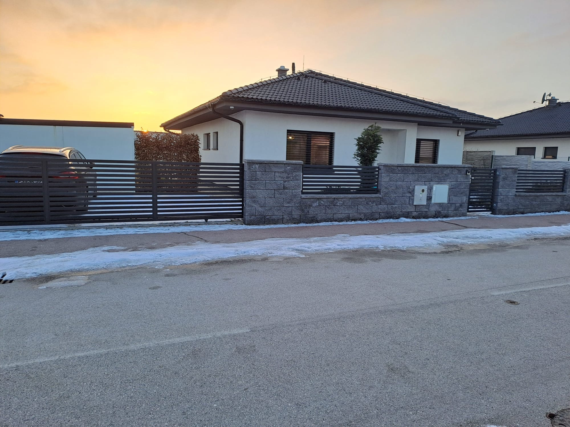 NA PRENÁJOM 4-izbový bungalov Špačince – Poľná ulica