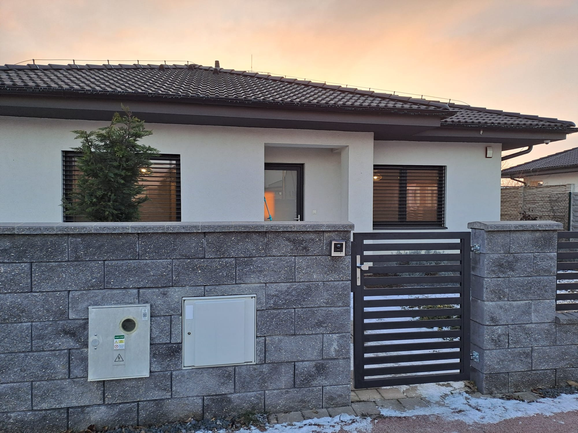 NA PRENÁJOM 4-izbový bungalov Špačince – Poľná ulica