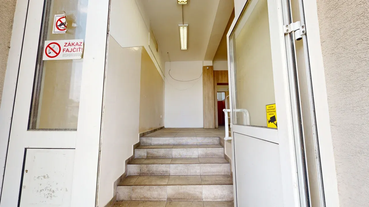 PREDAJ: Obchodný priestor 50,30 m² v Trnave, Štefana Moyzesa 11