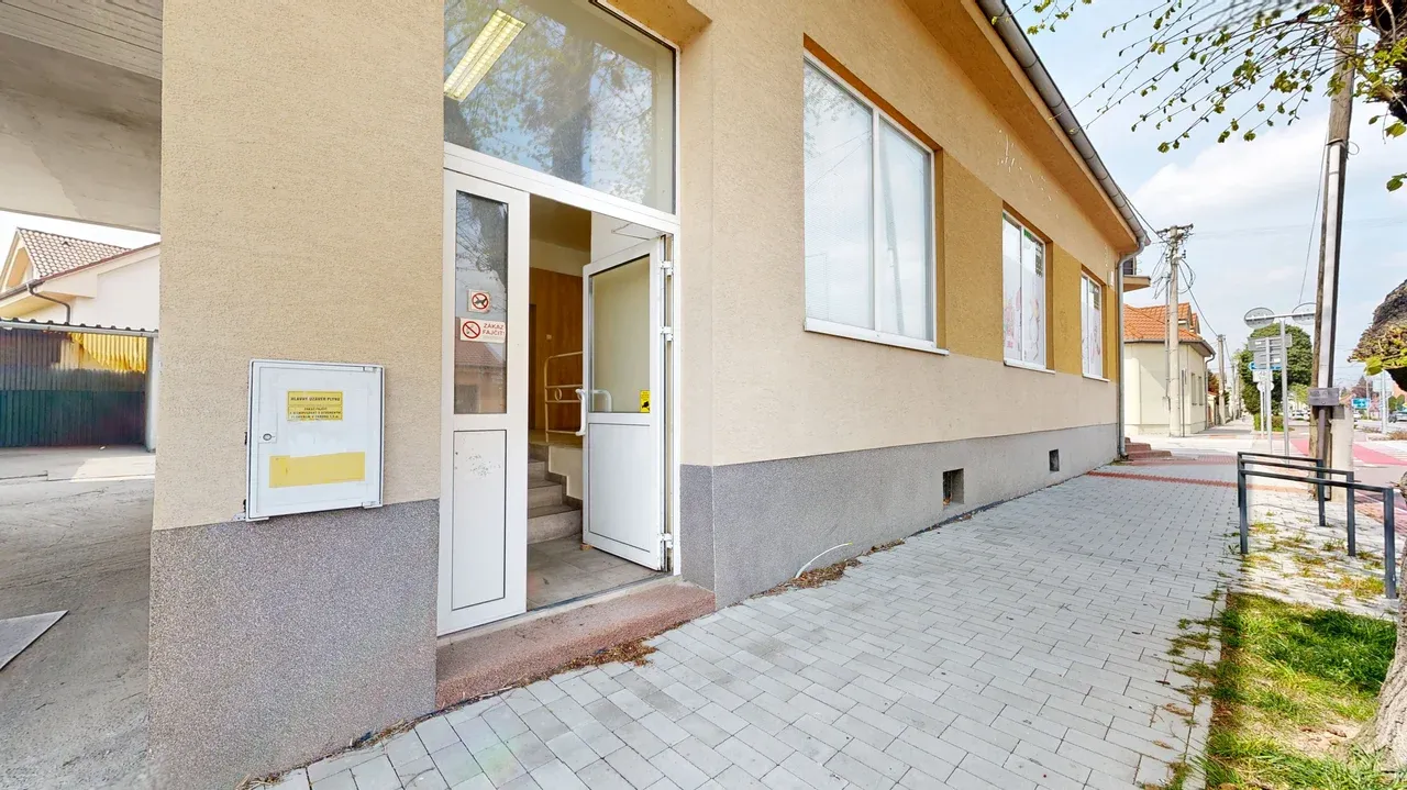PREDAJ: Obchodný priestor 50,30 m² v Trnave, Štefana Moyzesa 11