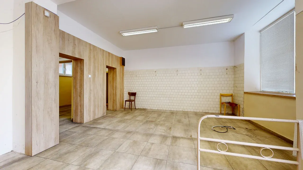 PREDAJ: Obchodný priestor 50,30 m² v Trnave, Štefana Moyzesa 11